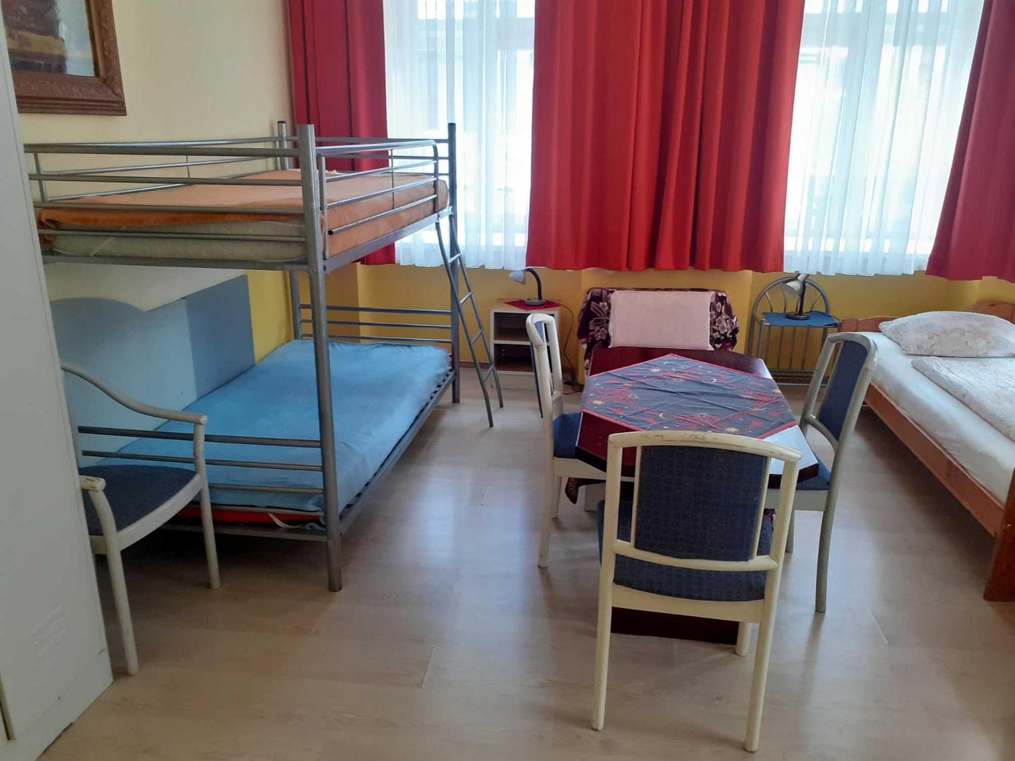 HappyHostel