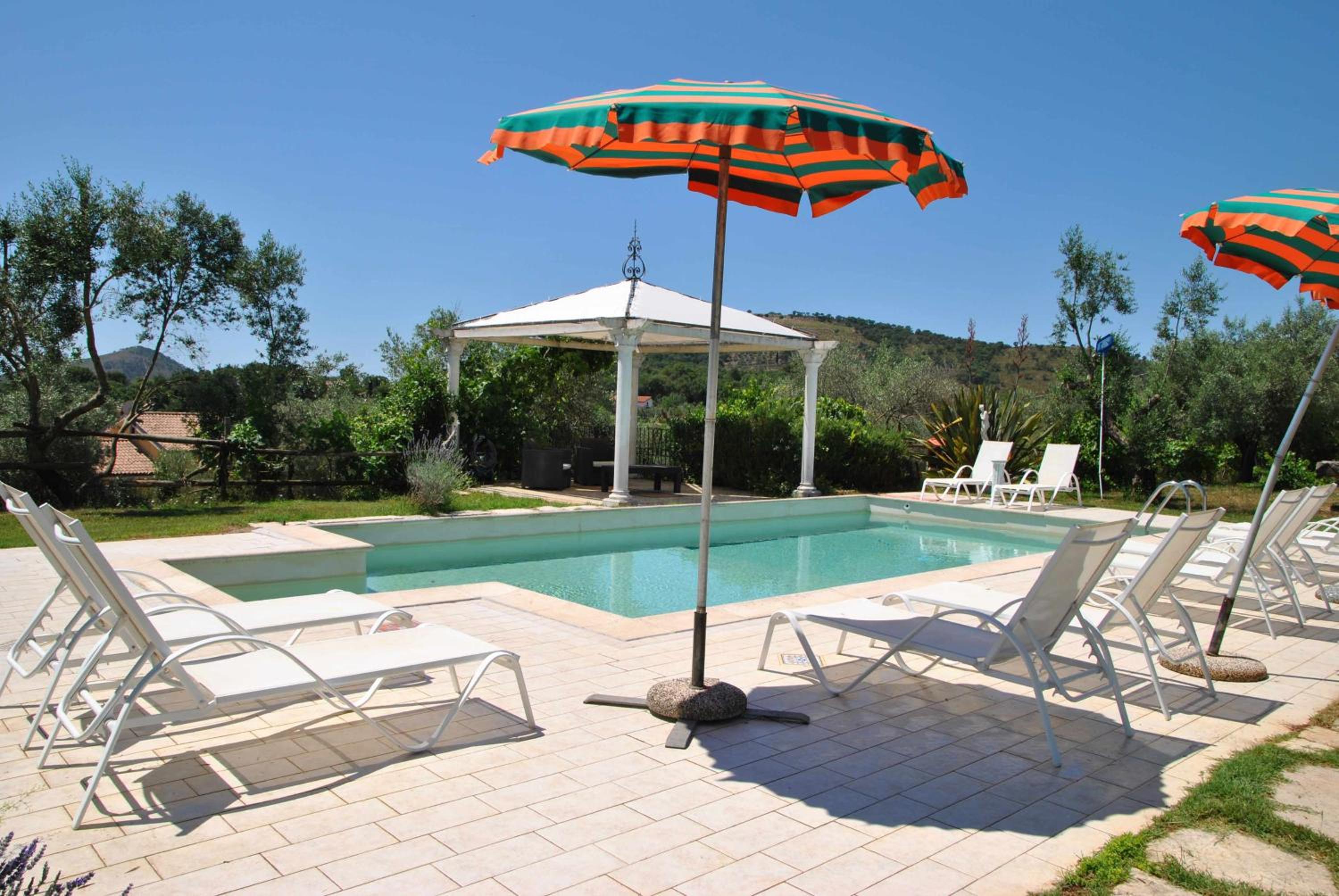 VILLA LE VIGNE con piscina privata paradiso nel ve view 5