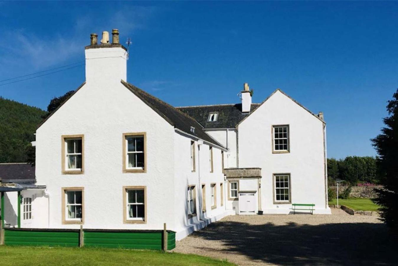 Garbity Farmhouse - beautiful 6-bedroom Farmhouse with open fires view 2