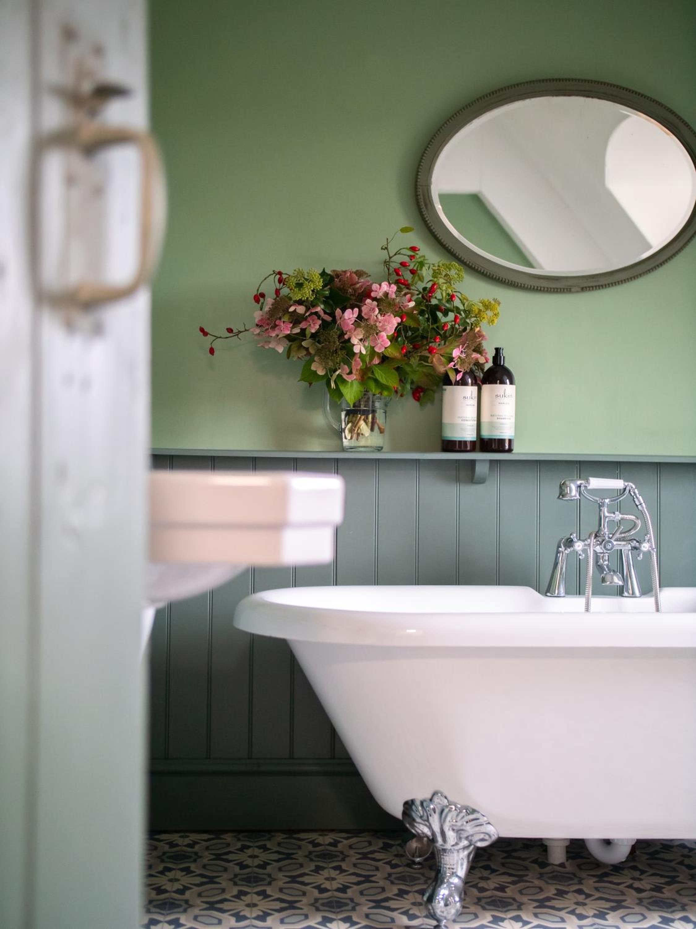 Sawcliffe Manor Country House with Spa, Free Parking, Catering, Self Checkin, Farmstay view 4