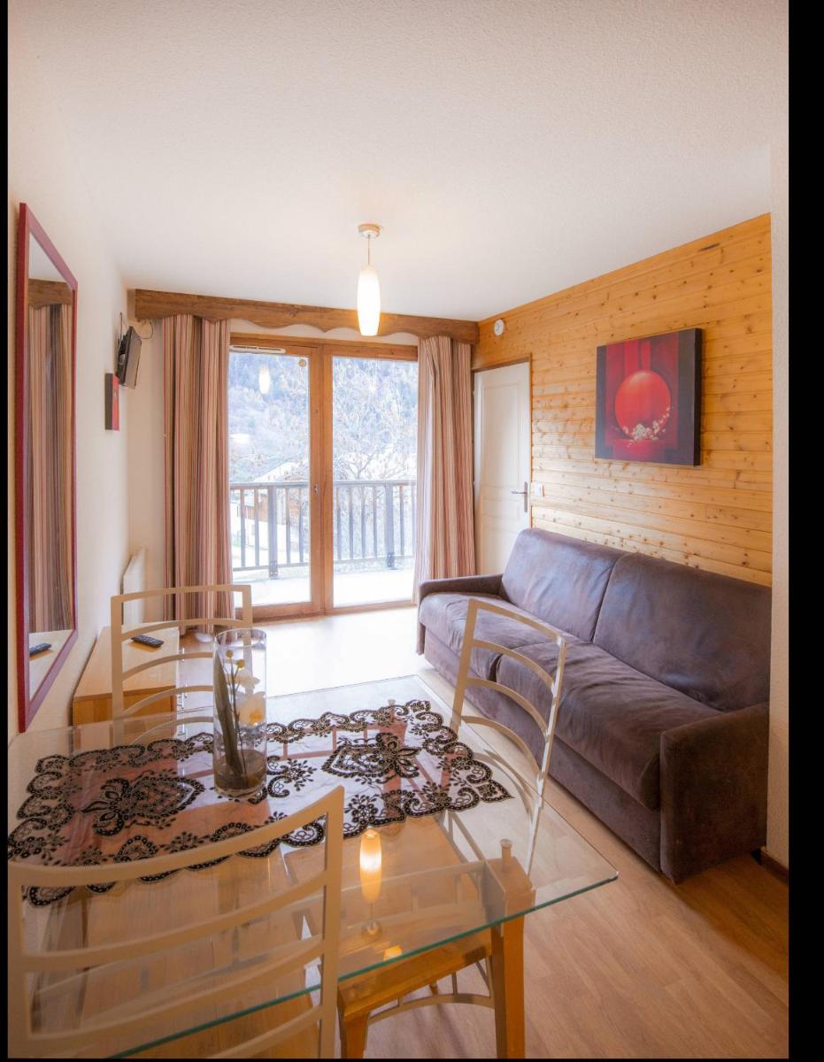 Le Hameau SPA & PISCINE appartement 2 pieces 4pers by Alpvision Residences view 3
