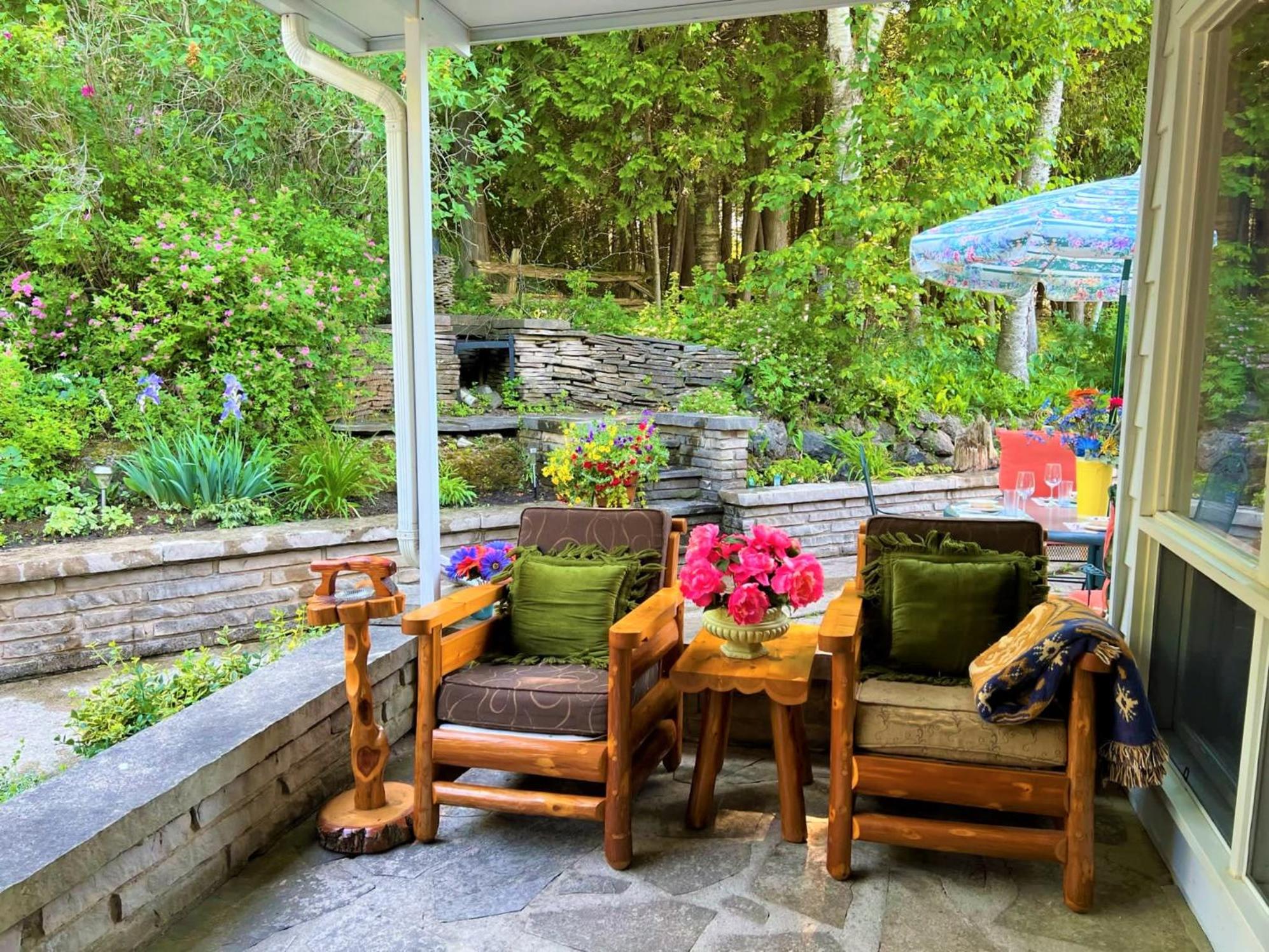 Somewhere In Time - RETRO SPACIOUS COTTAGE with PRIVATE SANDY BEACH view 3