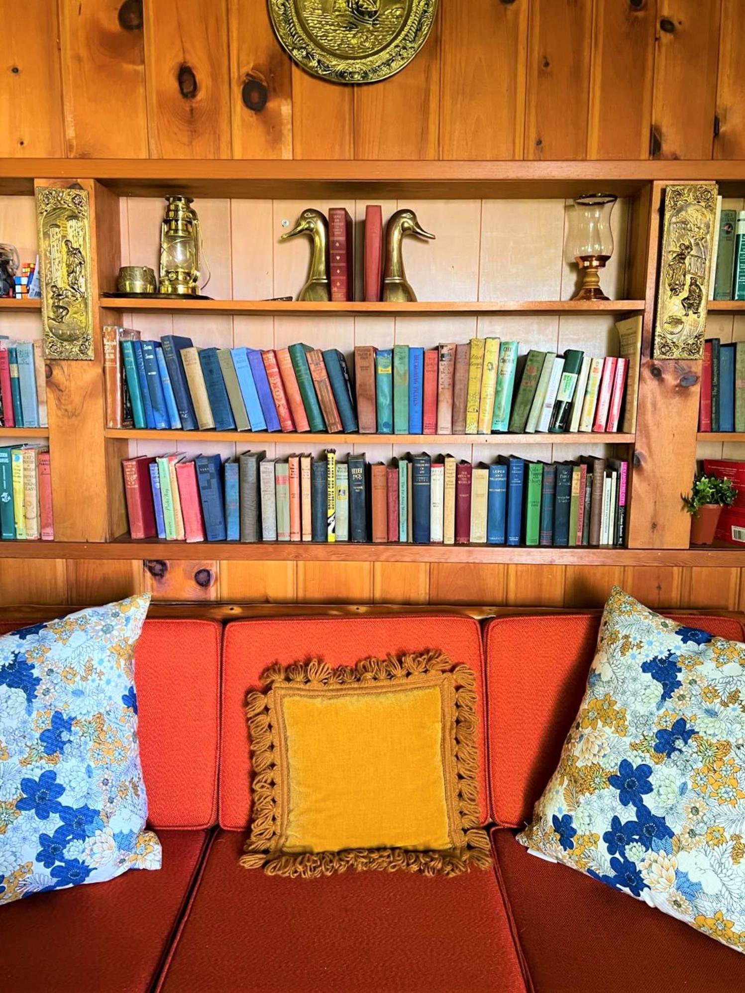 Somewhere In Time - RETRO SPACIOUS COTTAGE with PRIVATE SANDY BEACH view 4