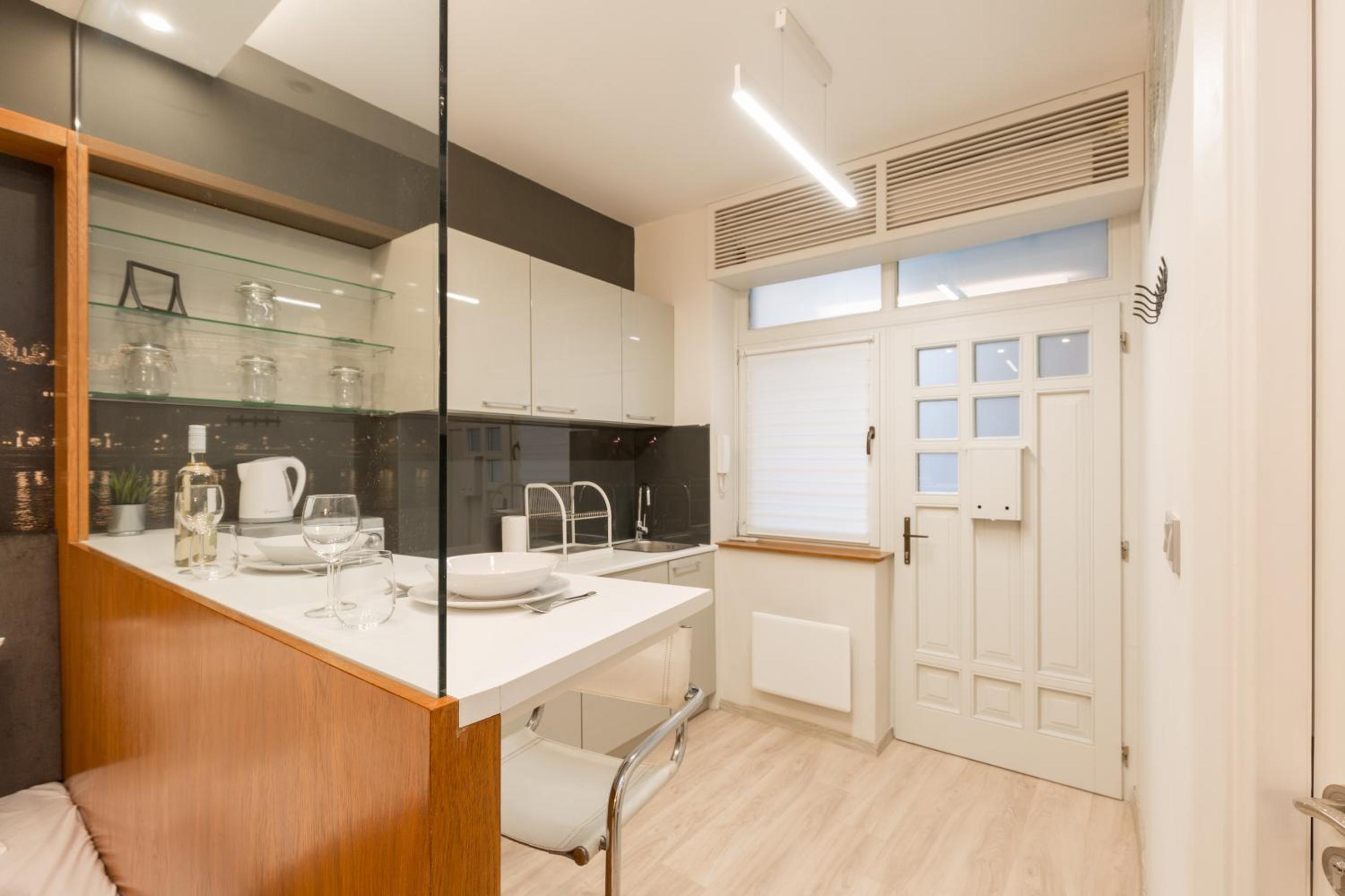 Retro Budapest Dream Suite Near The Danube view 5
