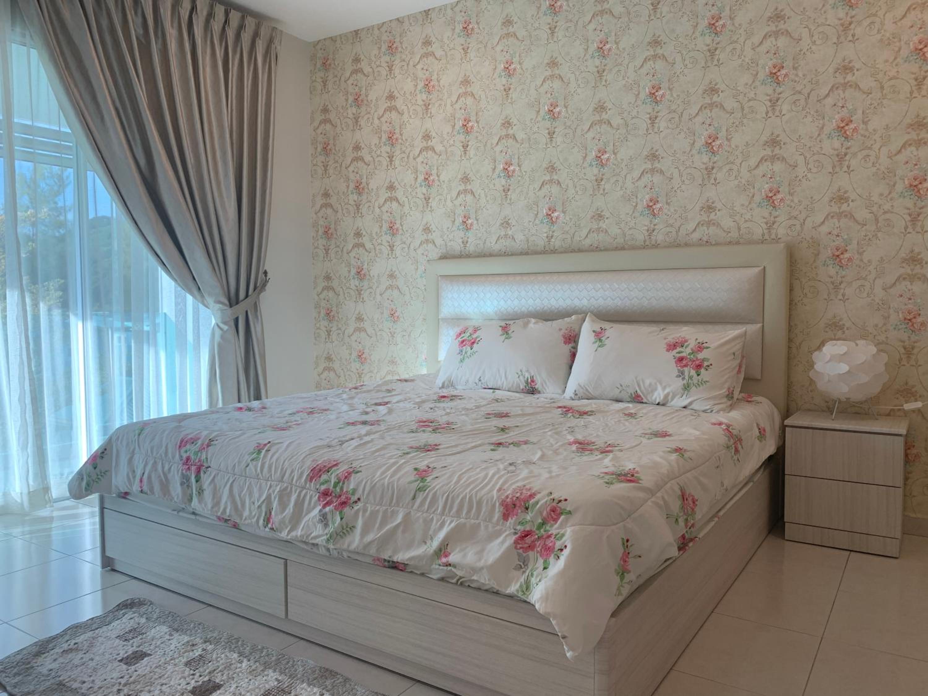 Omari - Tiara Bay Marina Island Lumut Homestay