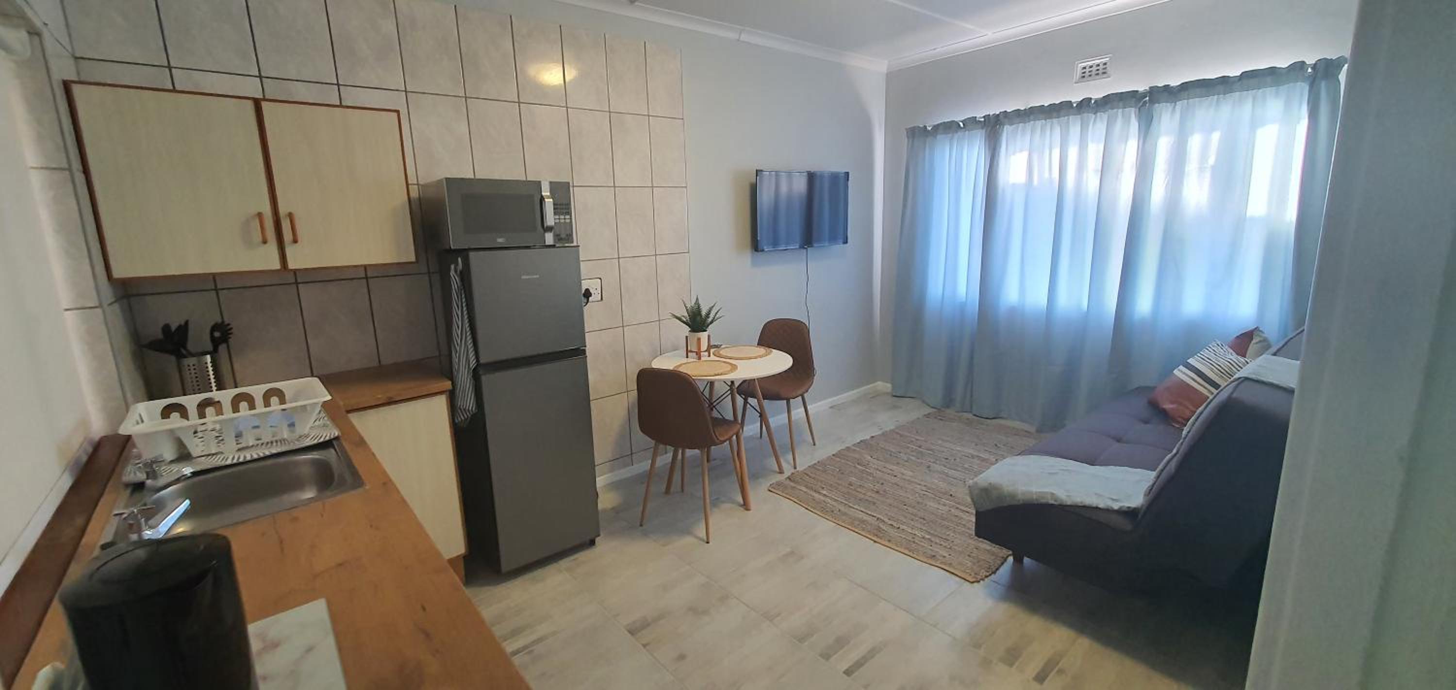No9@Mosselbay - Entire 1 Bedroom Apartment with Ocean View in Mossel Bay Central view 5