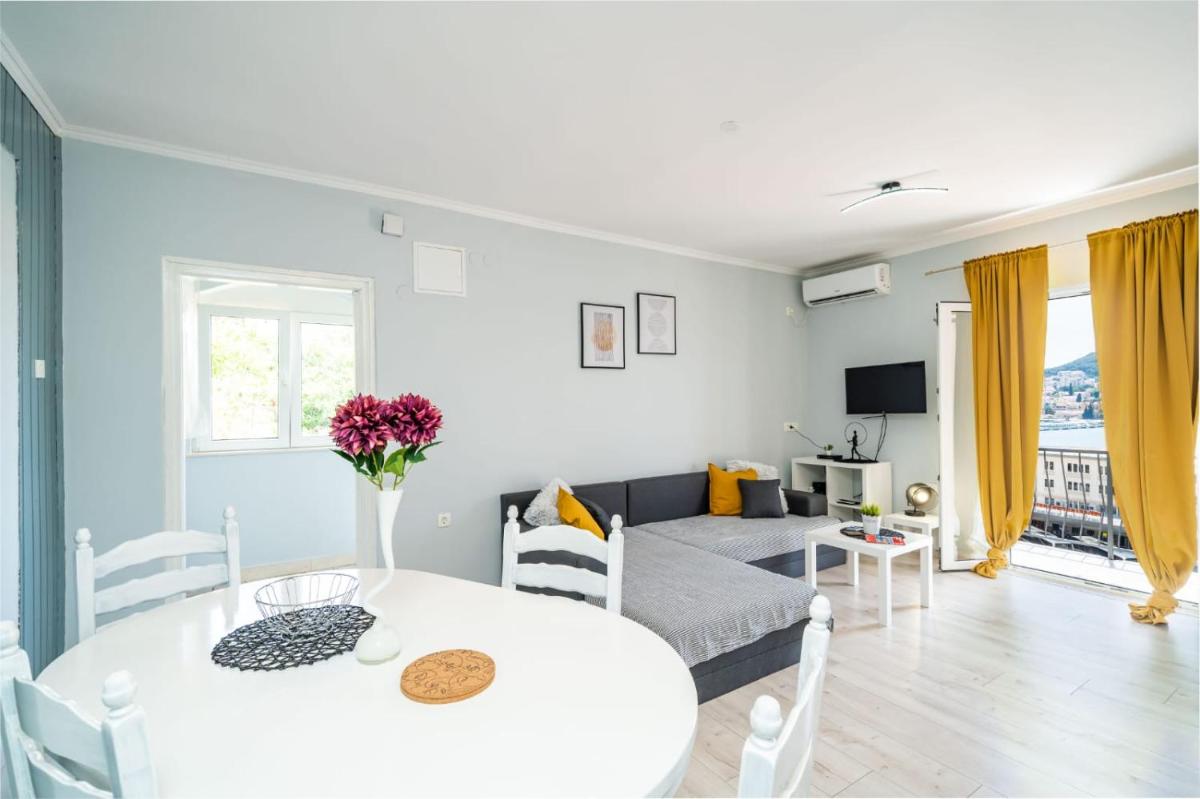 Nostromo Guesthouse with the Sea View