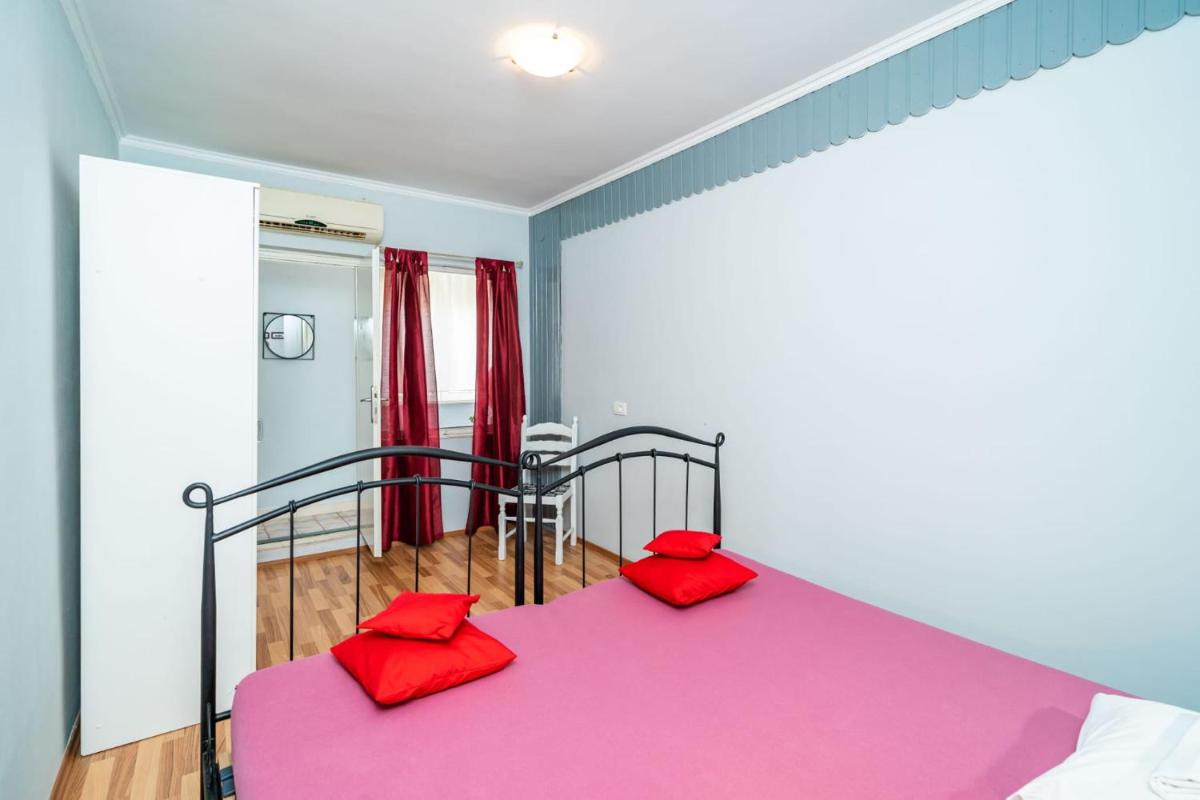 Nostromo Guesthouse with the Sea View