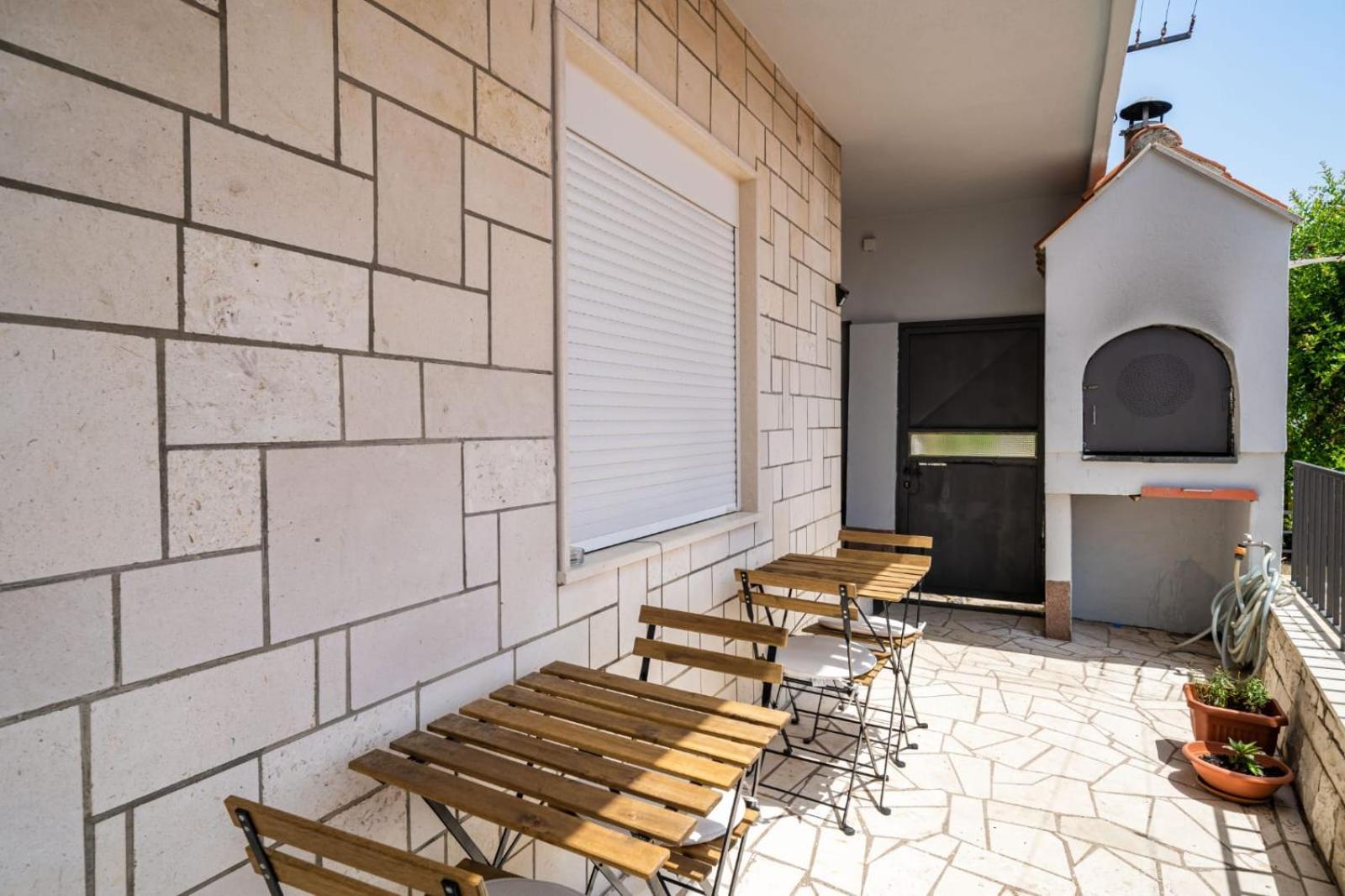 Nostromo Guesthouse with the Sea View