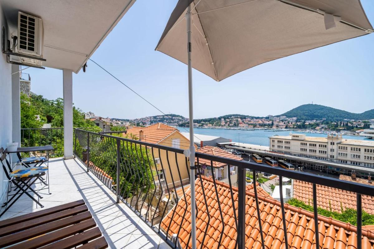 Nostromo Guesthouse with the Sea View