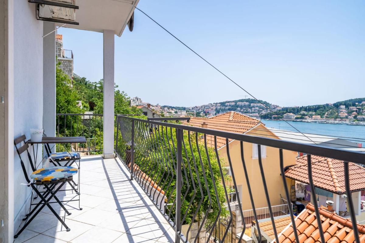 Nostromo Guesthouse with the Sea View
