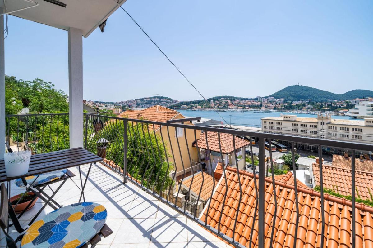 Nostromo Guesthouse with the Sea View