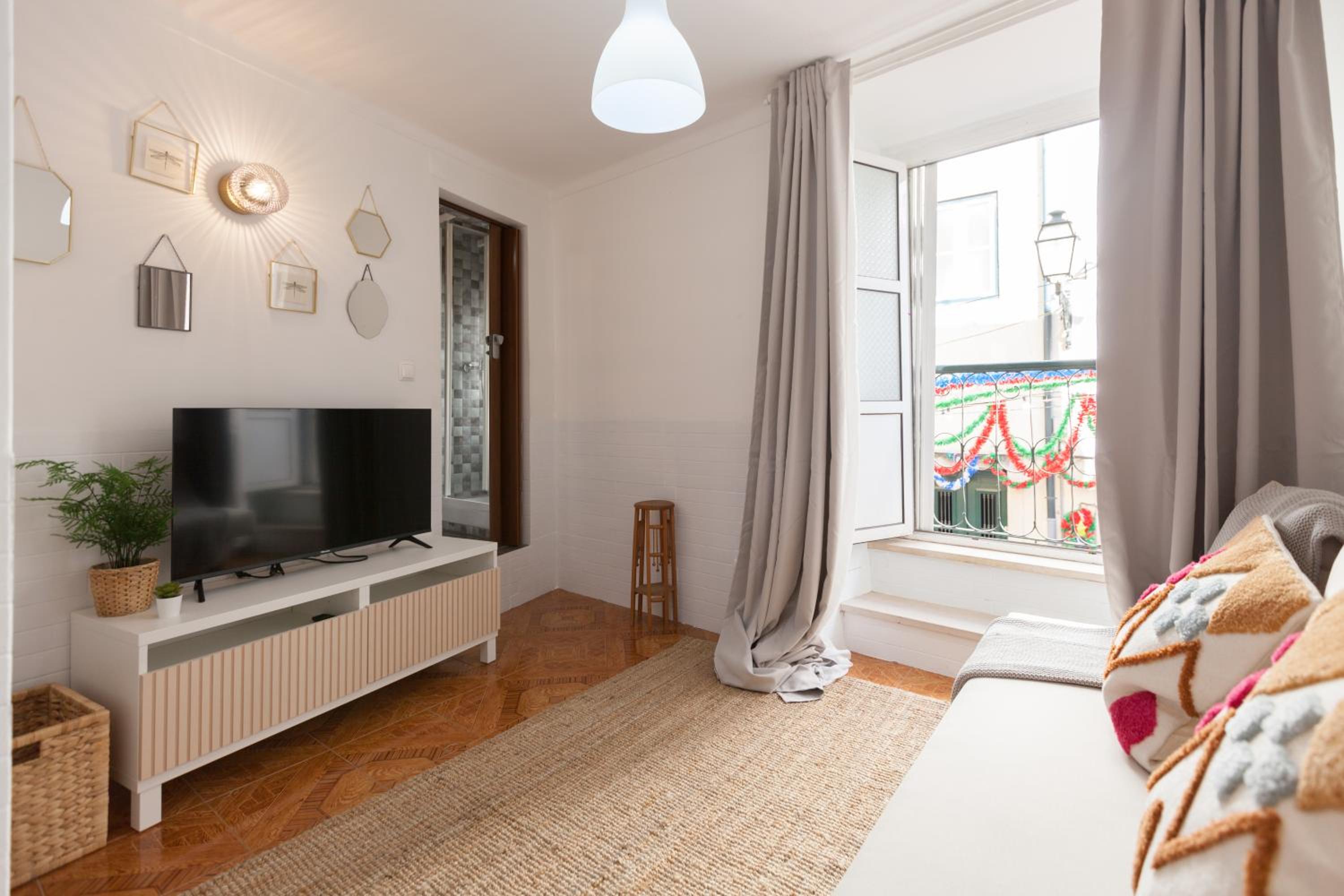 FLH Cosy Typical Alfama Apartment view 4