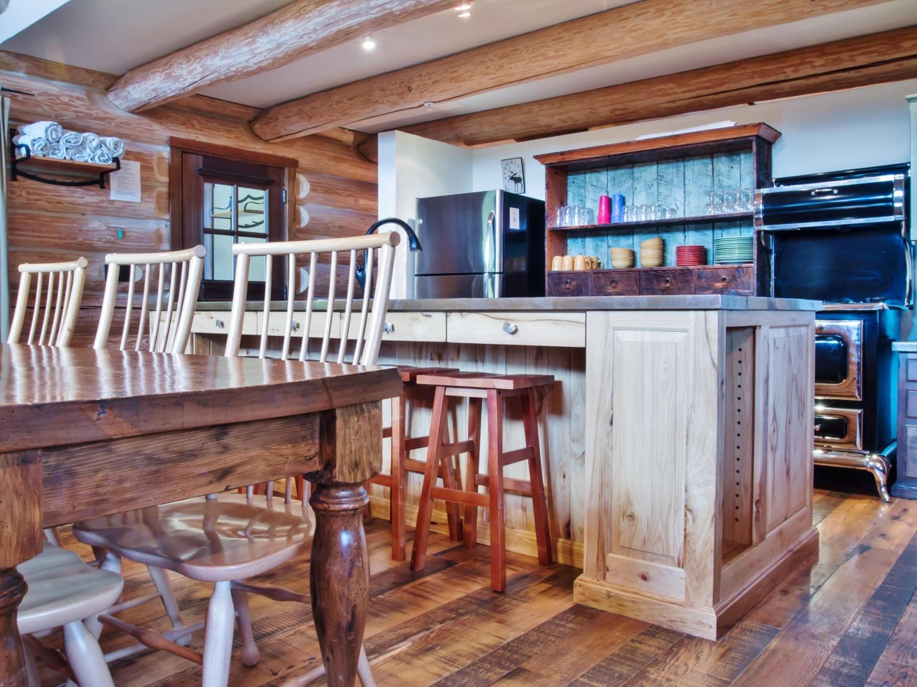 Snow Creek Cabins by Fernie Lodging Co