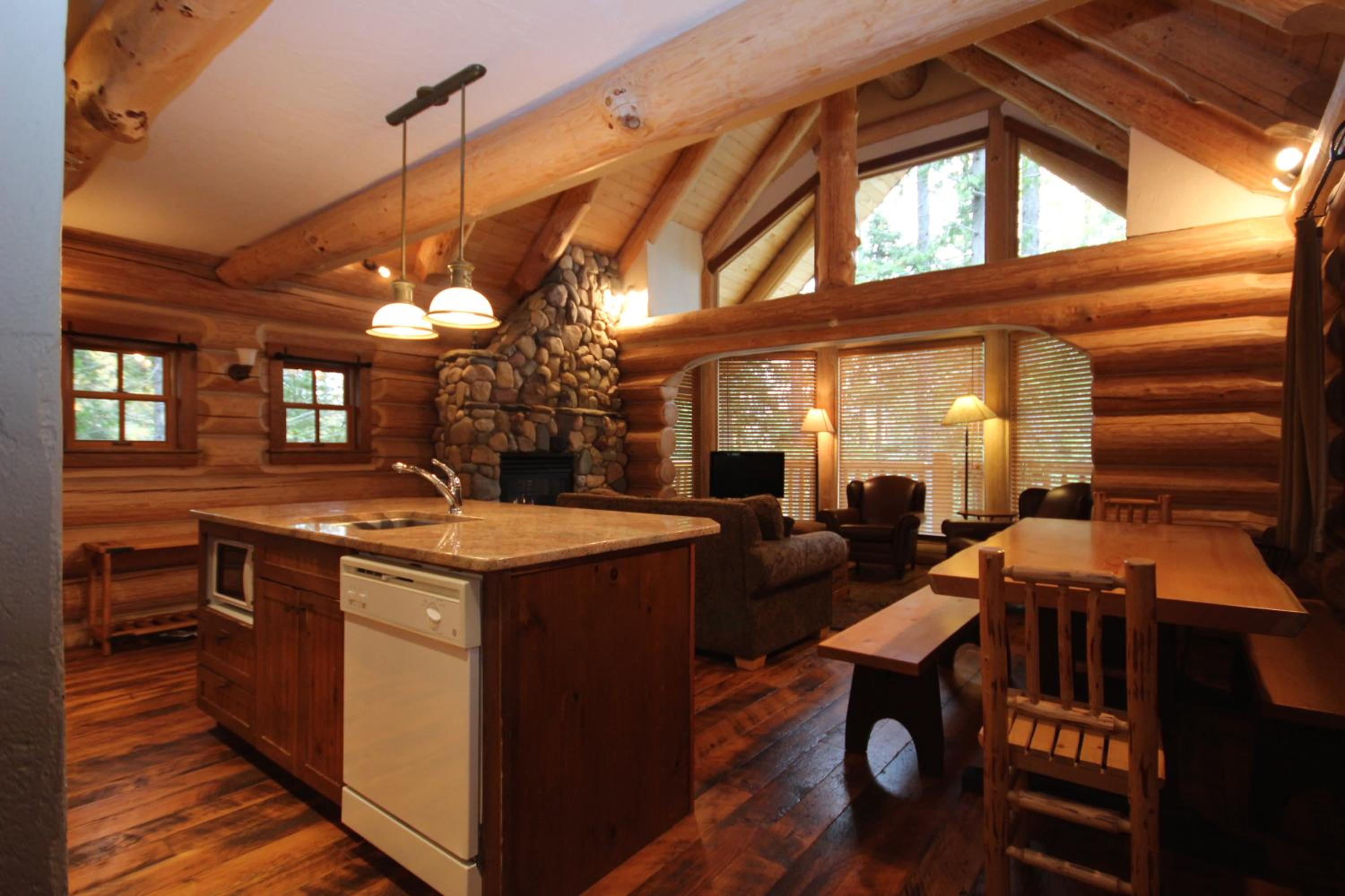 Snow Creek Cabins by Fernie Lodging Co