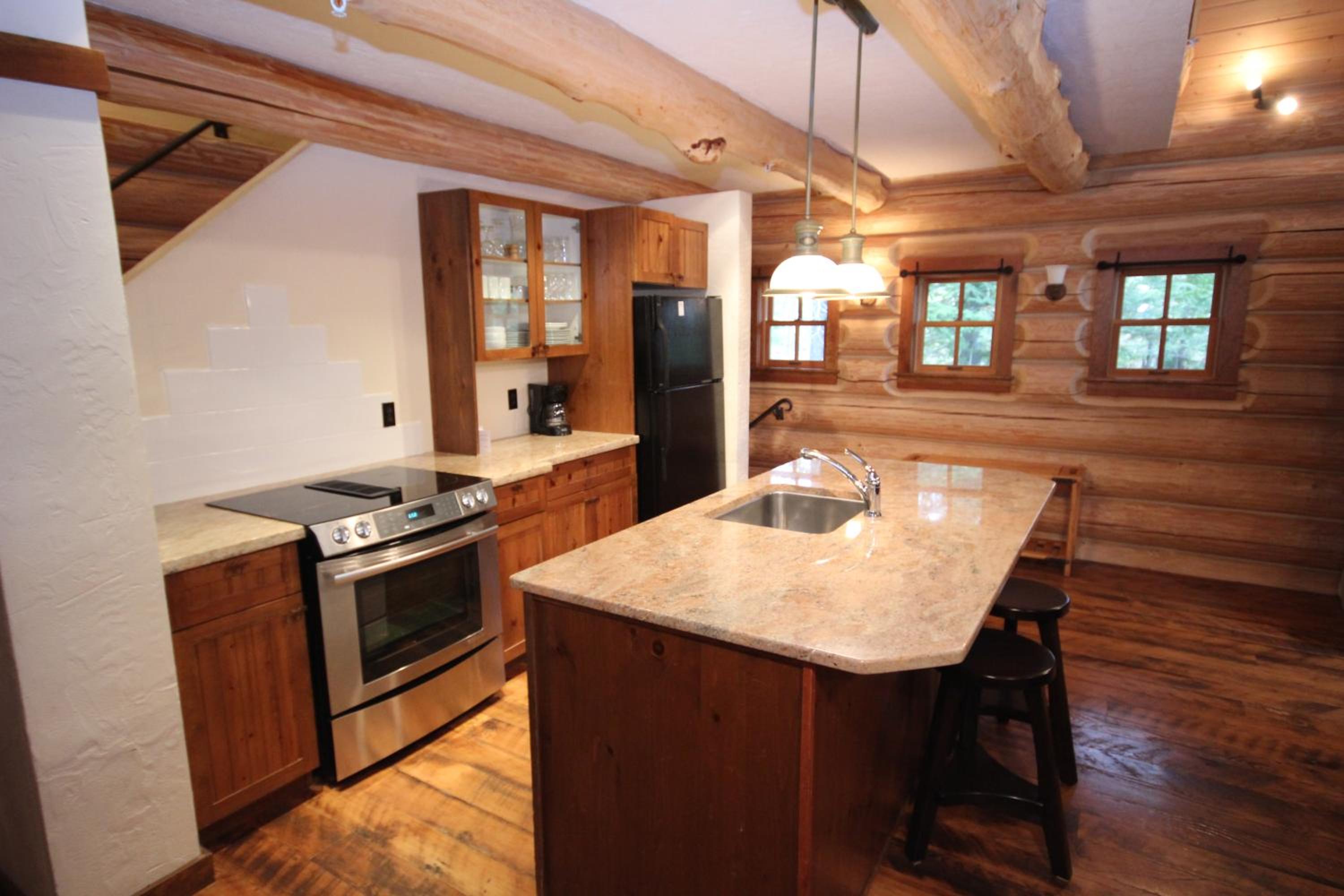 Snow Creek Cabins by Fernie Lodging Co