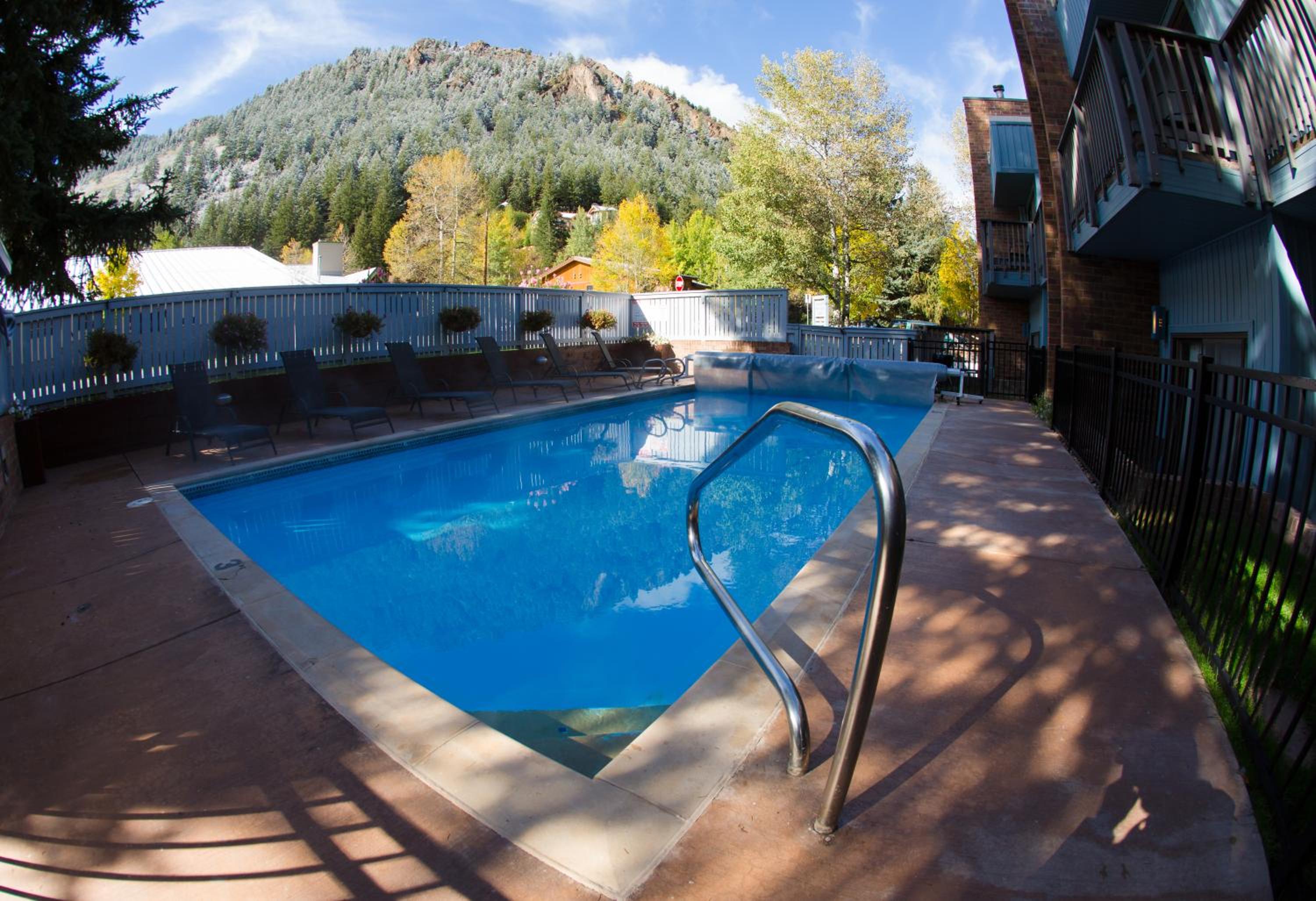 Shadow Mountain Lodge