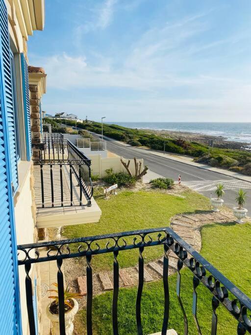 Casa Balena - The Seafront Whale House Experience