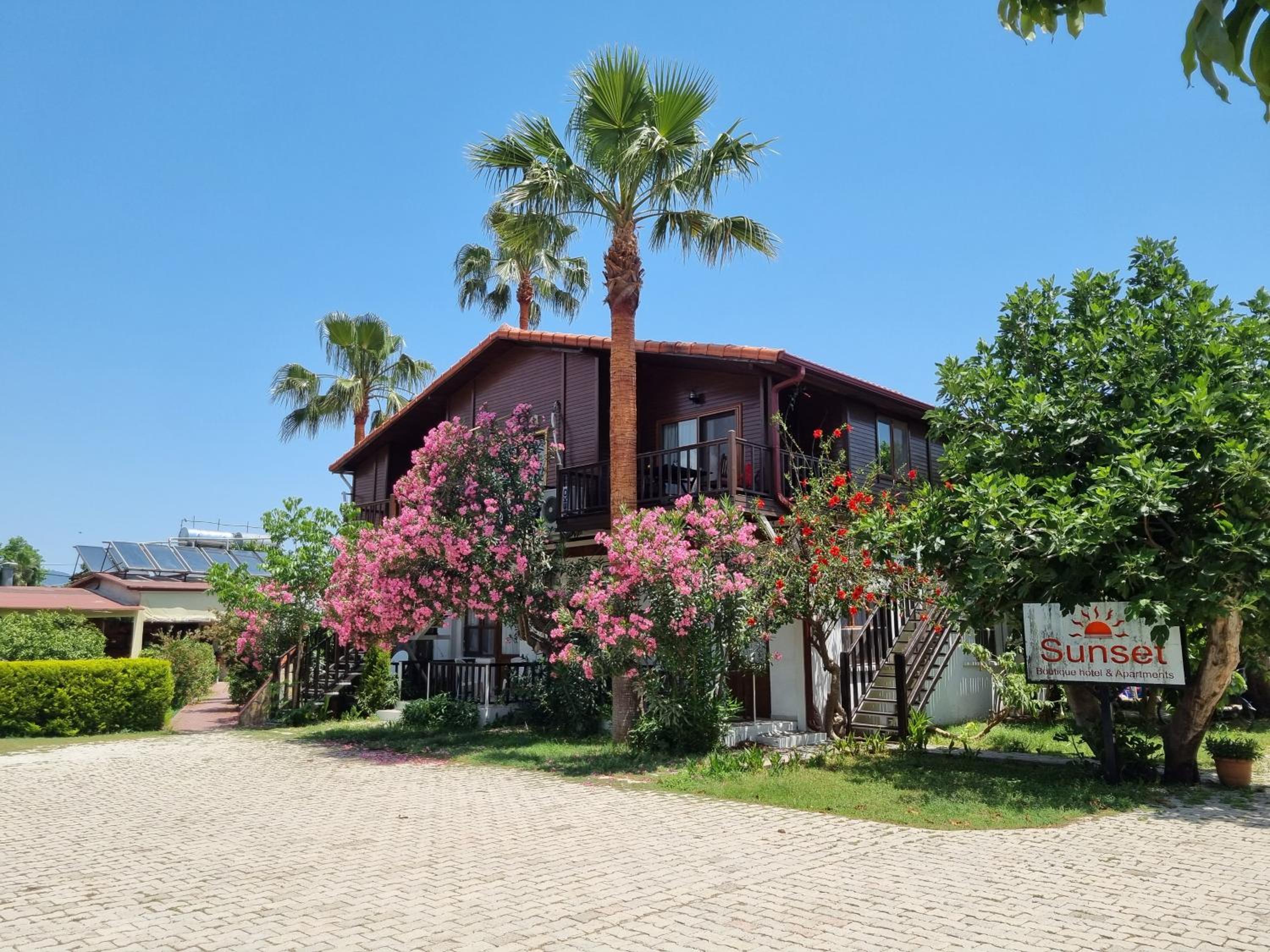 Sunset Boutique Hotel & Apartments