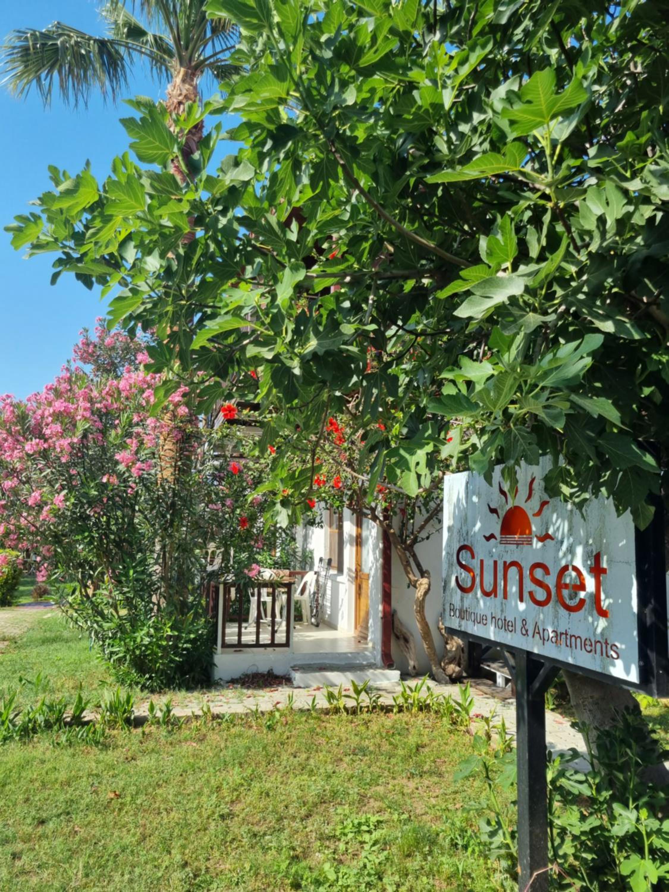 Sunset Boutique Hotel & Apartments