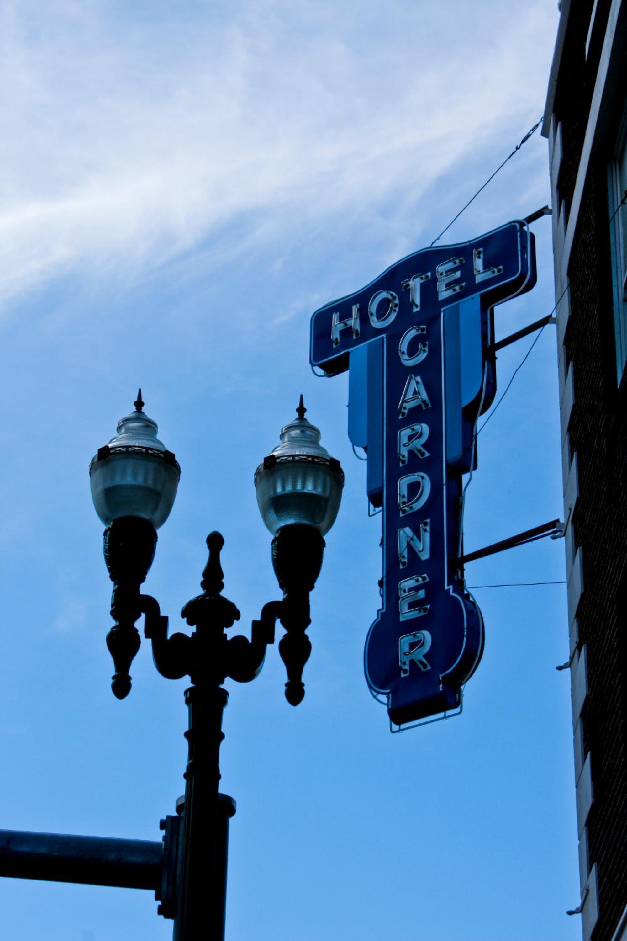 Gardner Hotel & Hostel