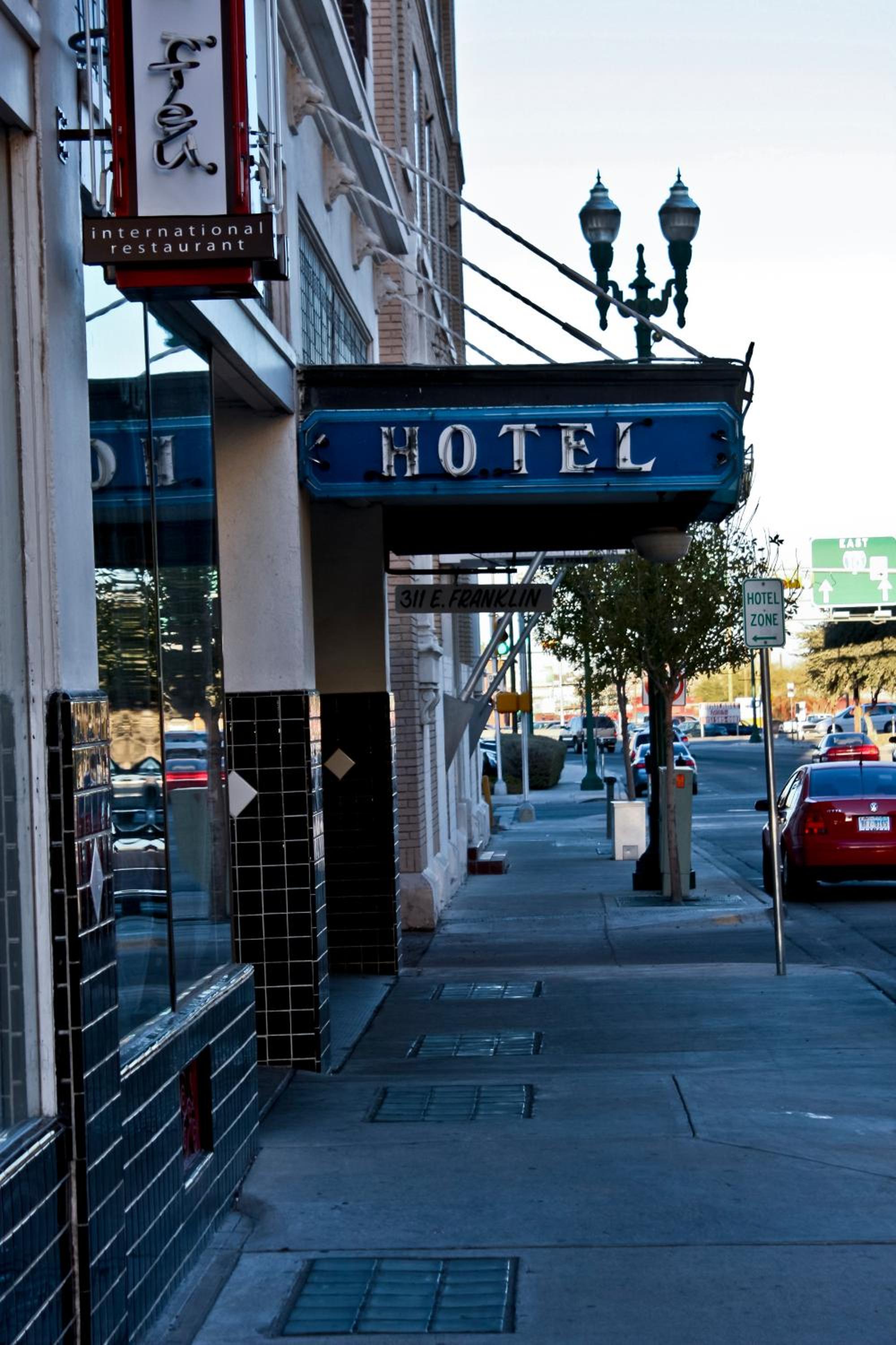 Gardner Hotel & Hostel