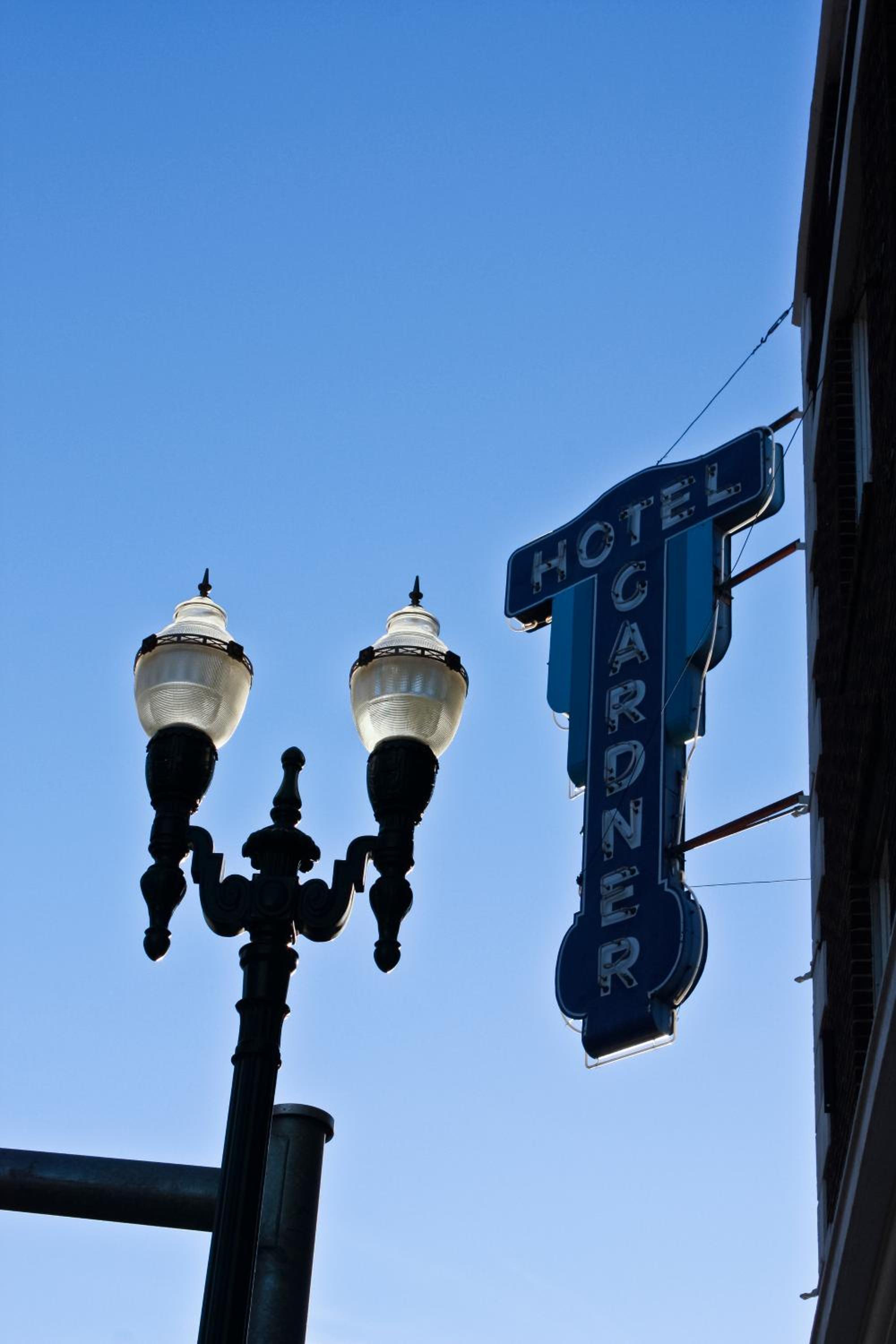 Gardner Hotel & Hostel