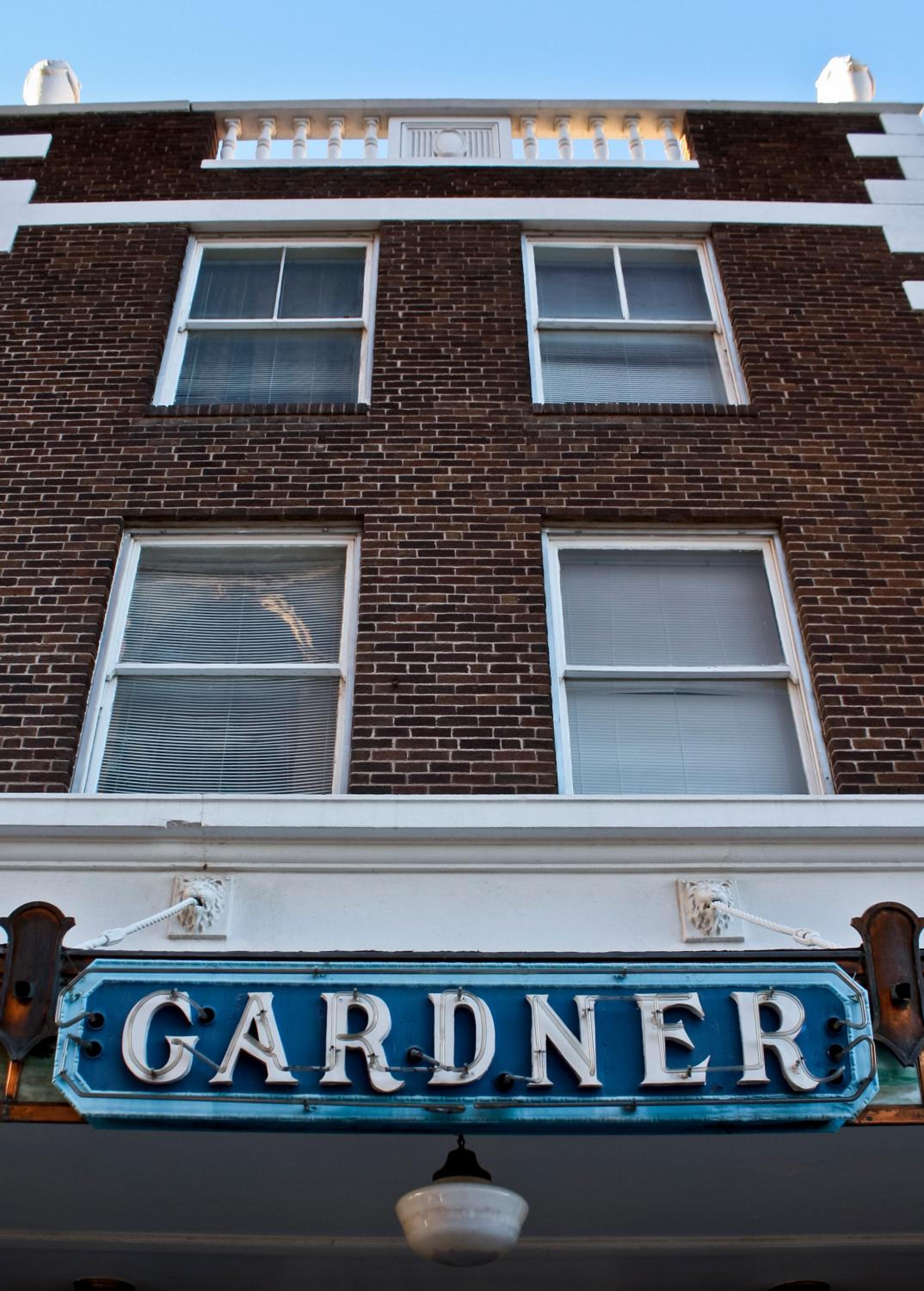 Gardner Hotel & Hostel