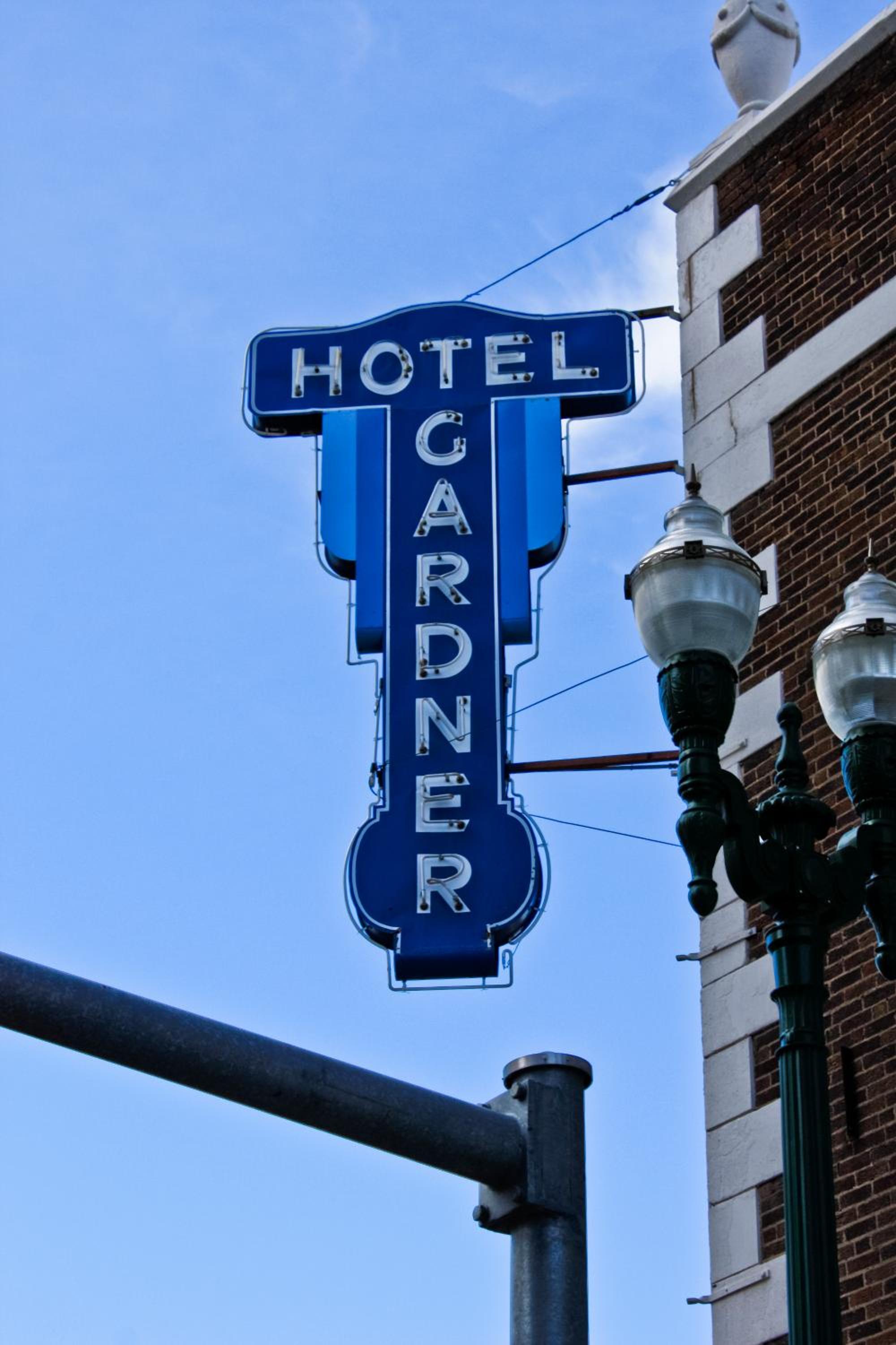 Gardner Hotel & Hostel