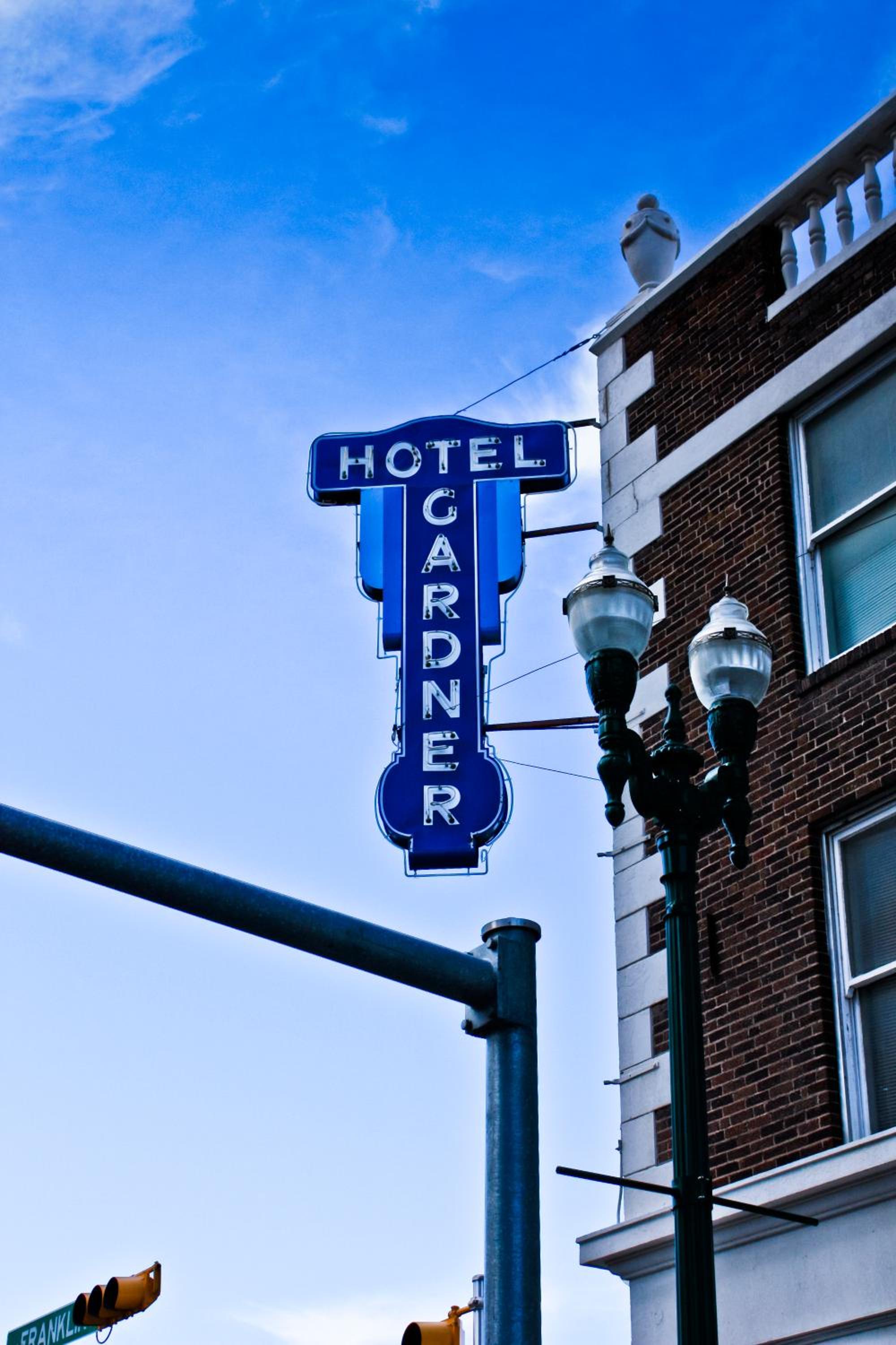 Gardner Hotel & Hostel