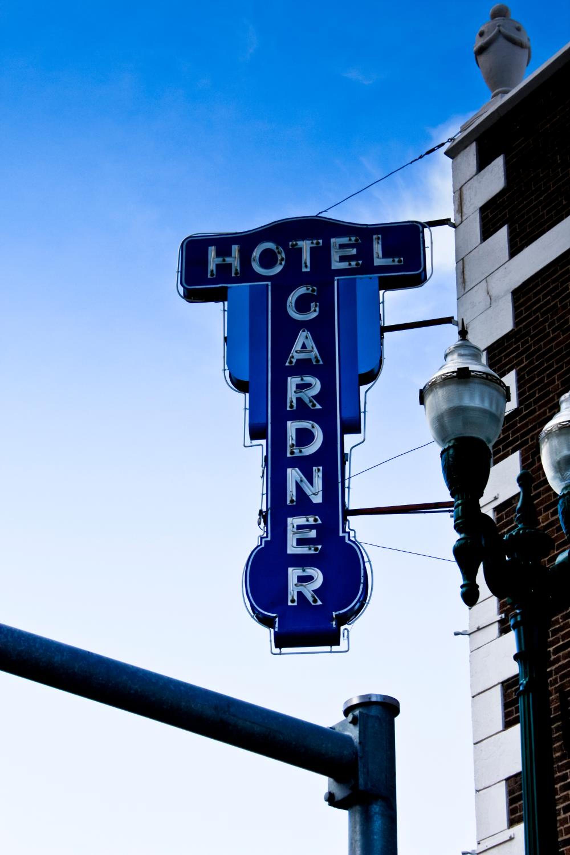 Gardner Hotel & Hostel