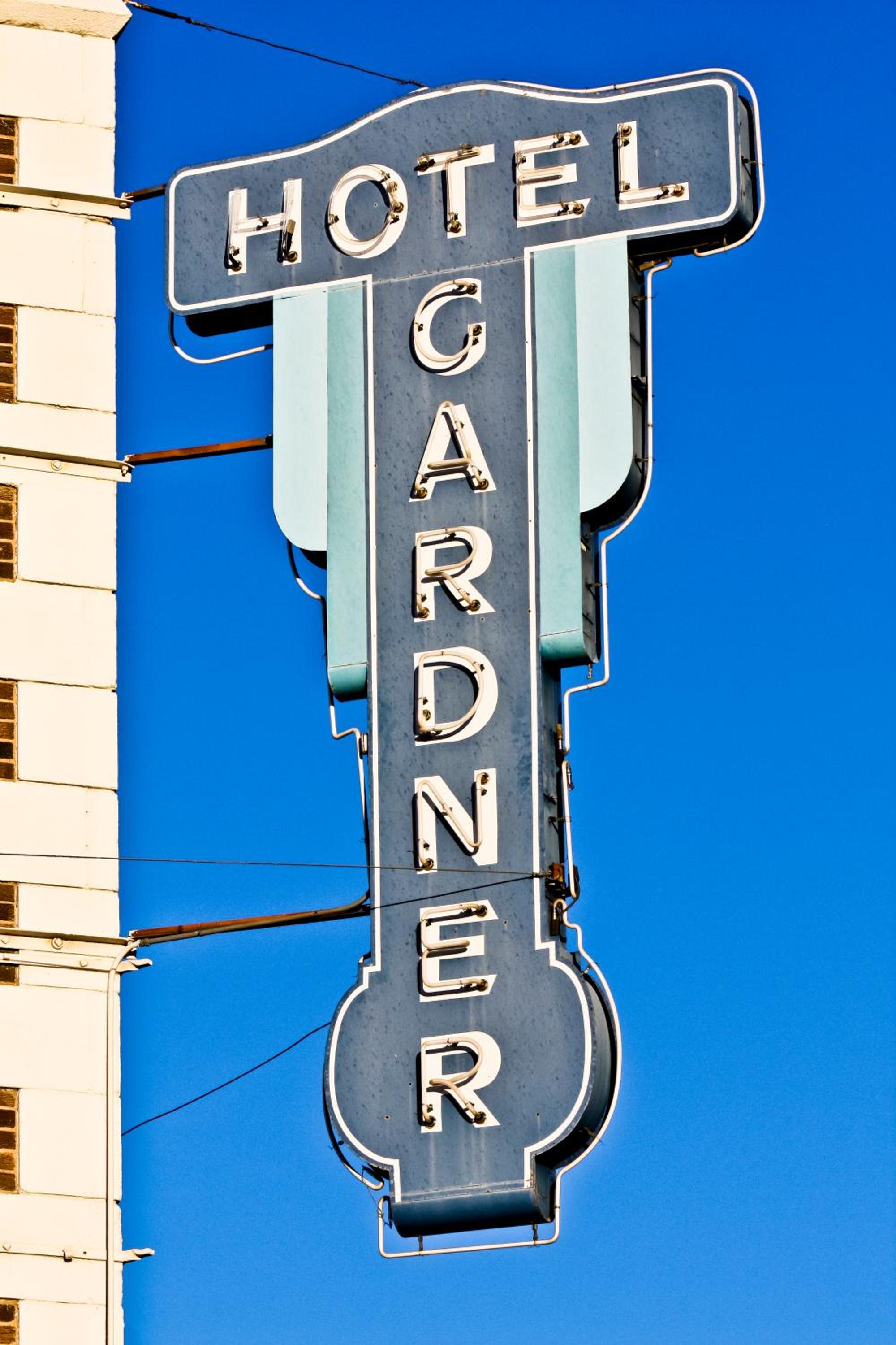 Gardner Hotel & Hostel