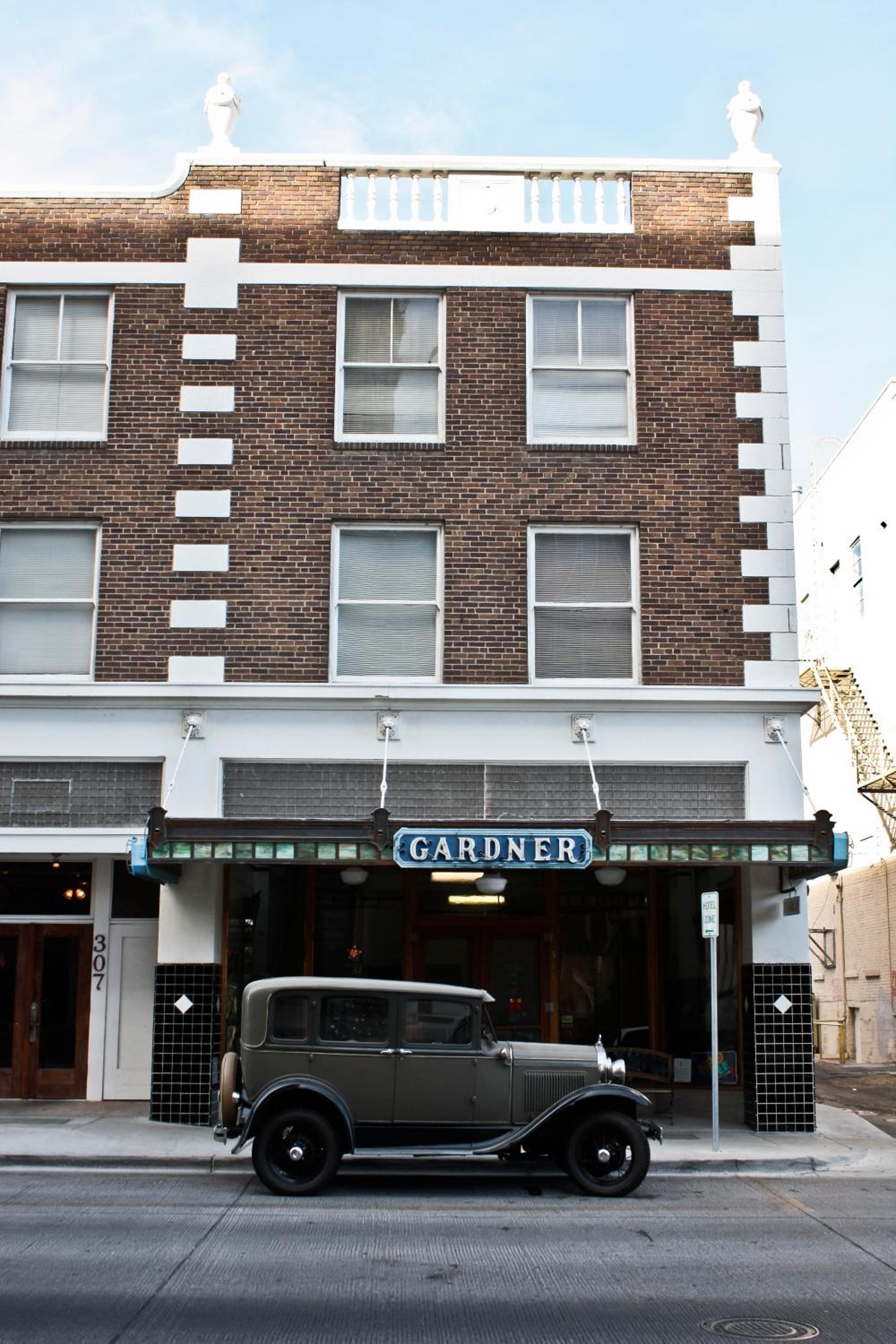 Gardner Hotel & Hostel