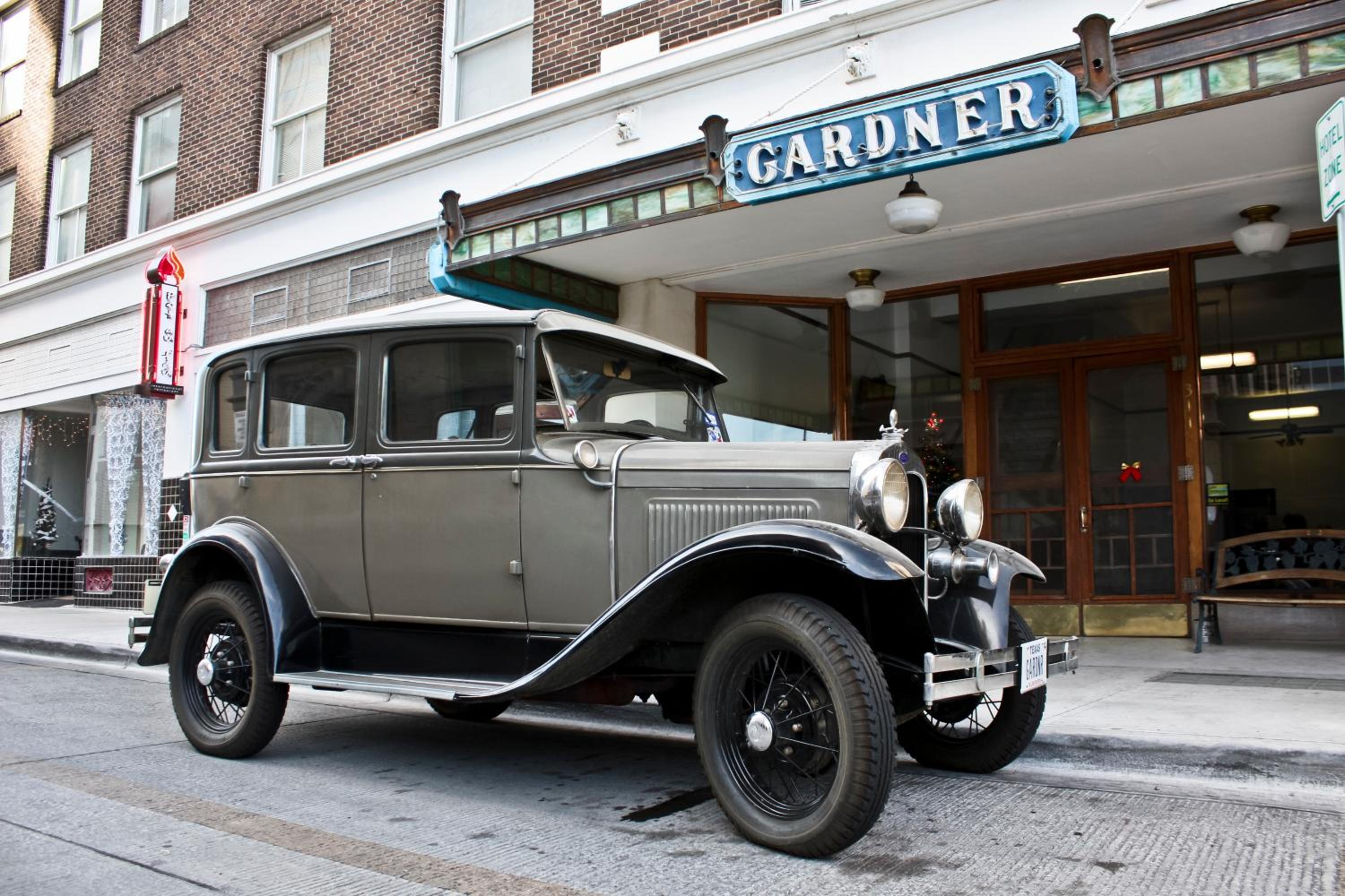 Gardner Hotel & Hostel