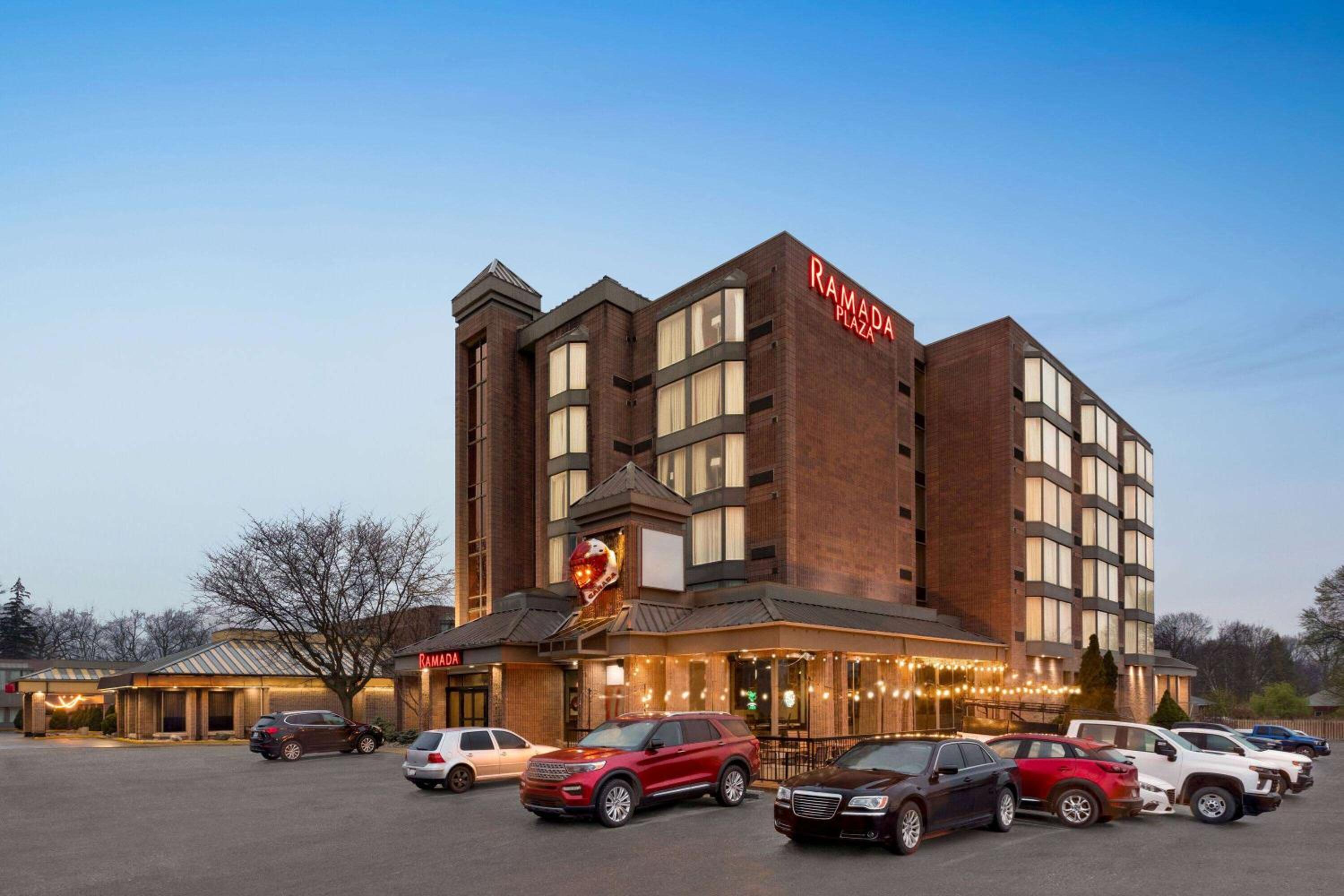 Hotel Ramada Plaza by Wyndham Niagara Falls