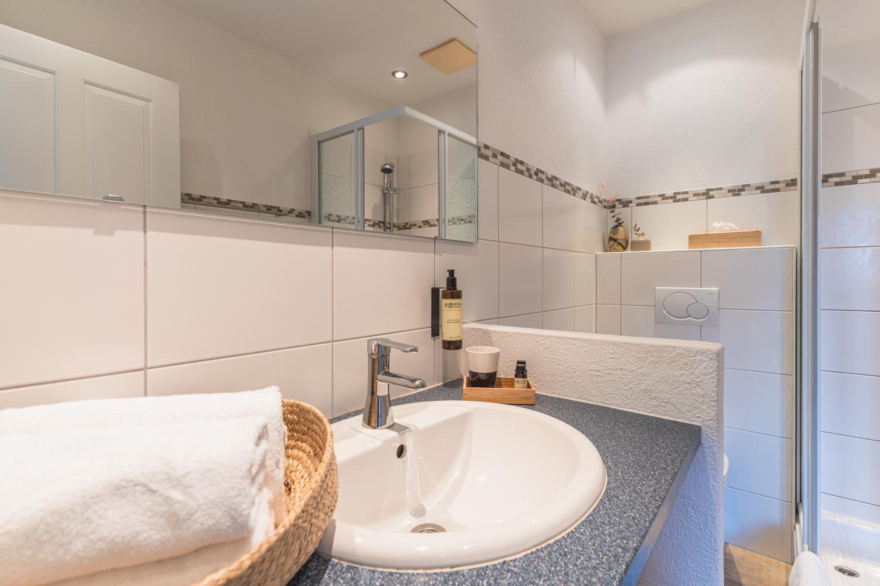Dorfchalets & Apartments - in Kaprun centre including FREE entry Tauern Spa and Summer Card