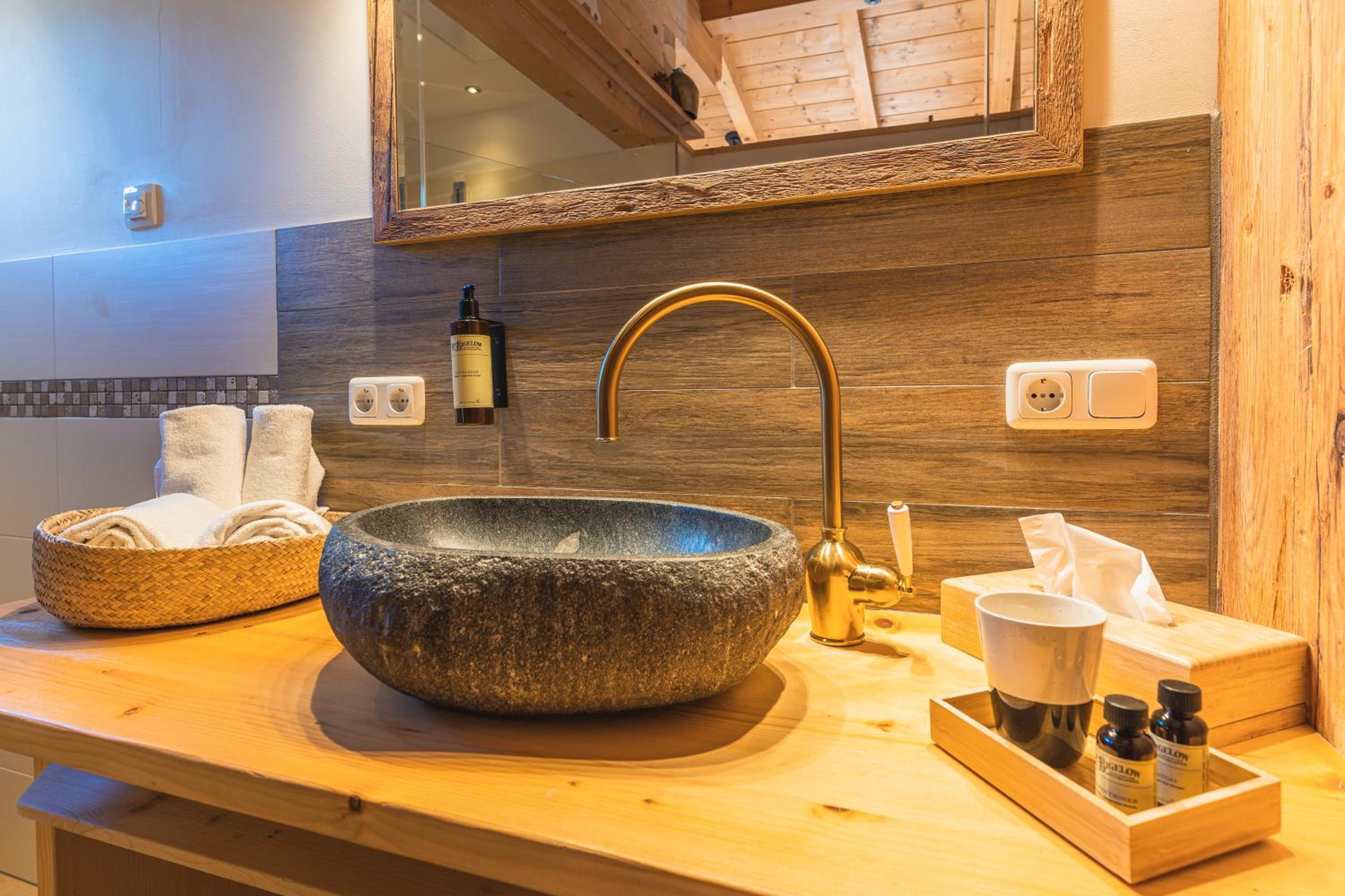 Dorfchalets & Apartments - in Kaprun centre including FREE entry Tauern Spa and Summer Card