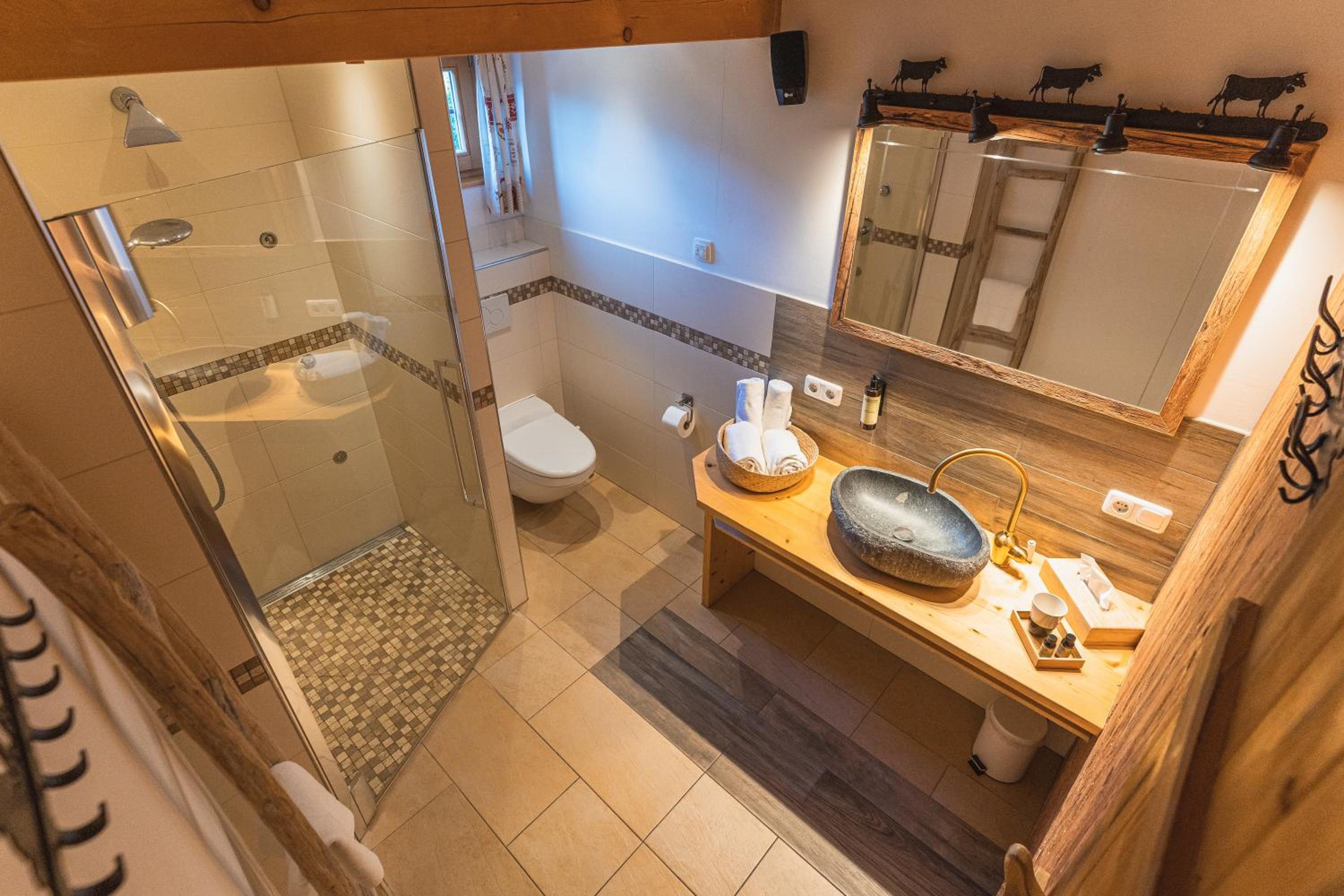 Dorfchalets & Apartments - in Kaprun centre including FREE entry Tauern Spa and Summer Card