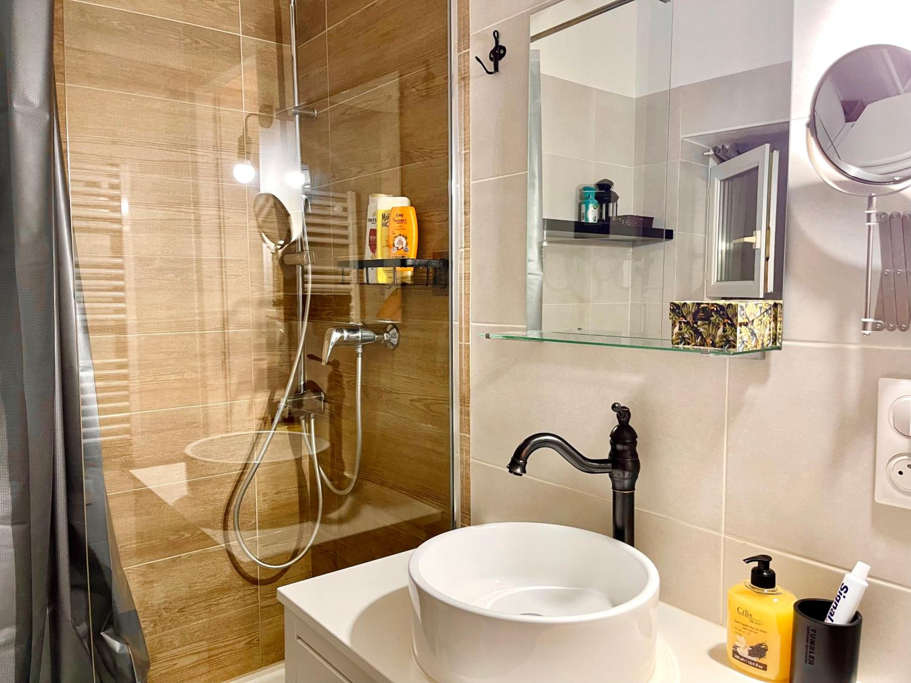 Cosy modern studio in the heart of Nice with AC