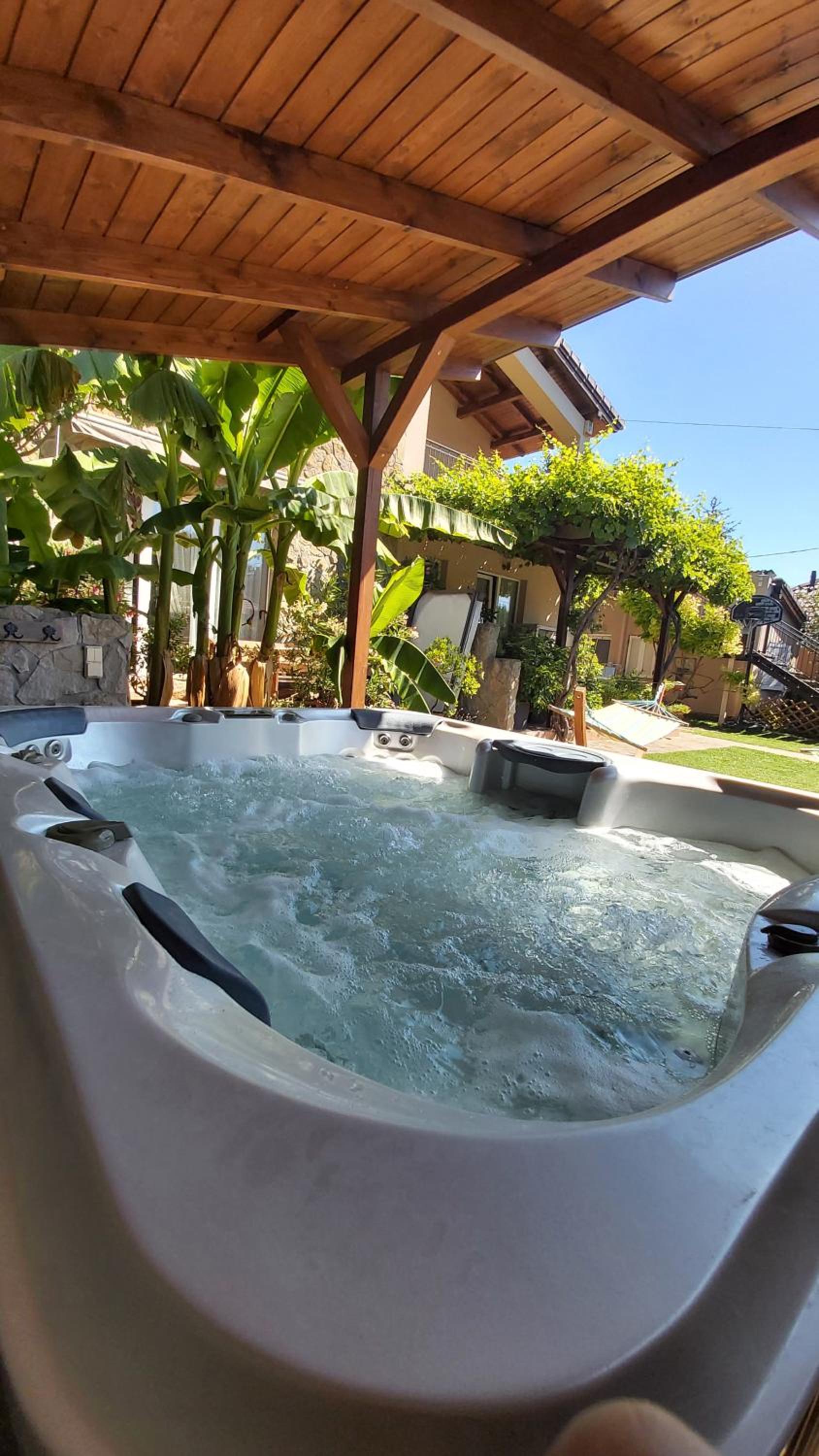 Hotel Adél Vendégház - Image 1