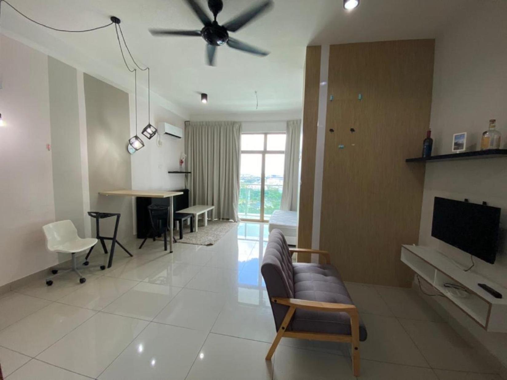 19-JY Sweet Homestay Studio High Floor at PALAZIO Mount Austin