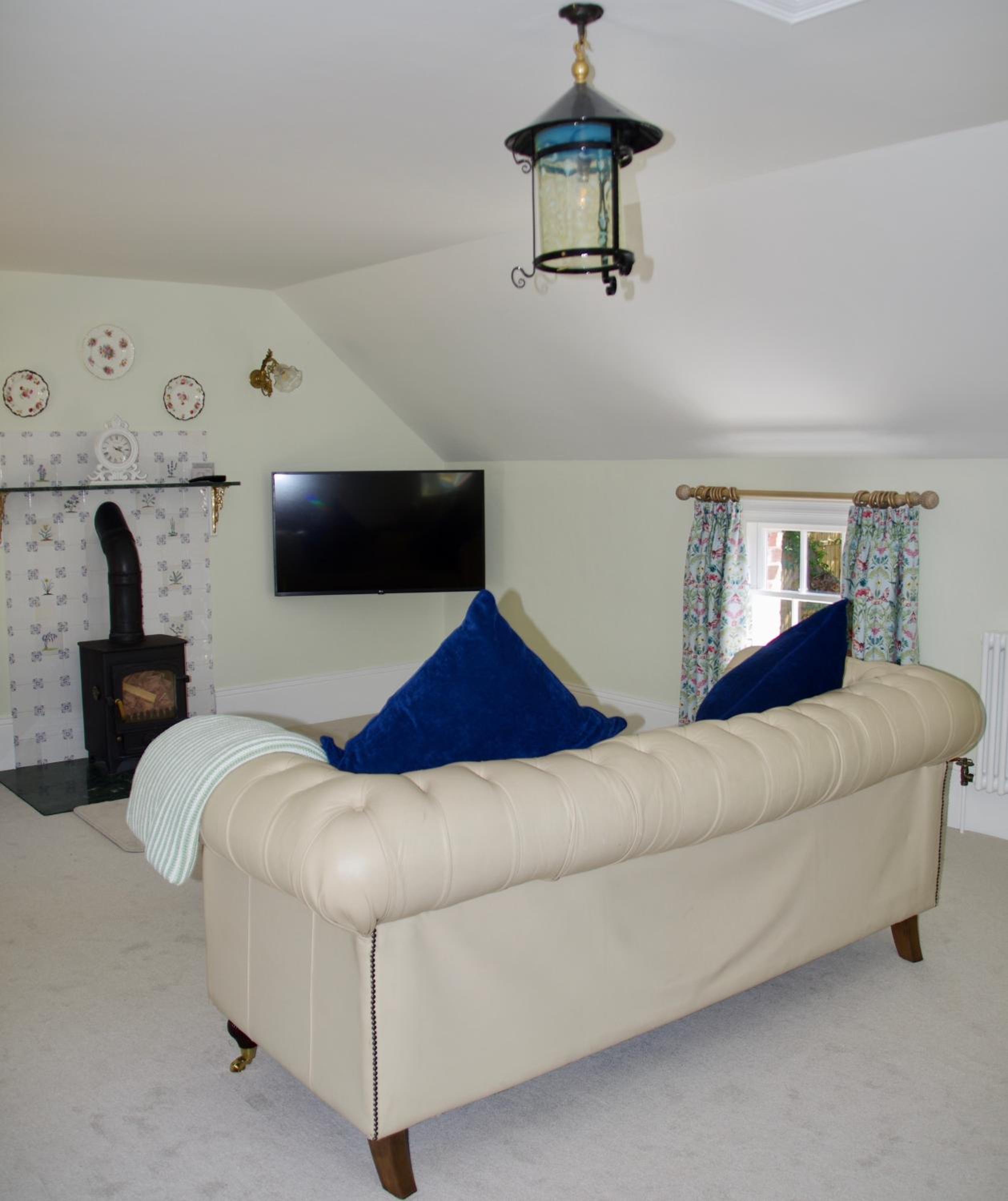 The Georgian Coach House:New Forest with hot tub view 2