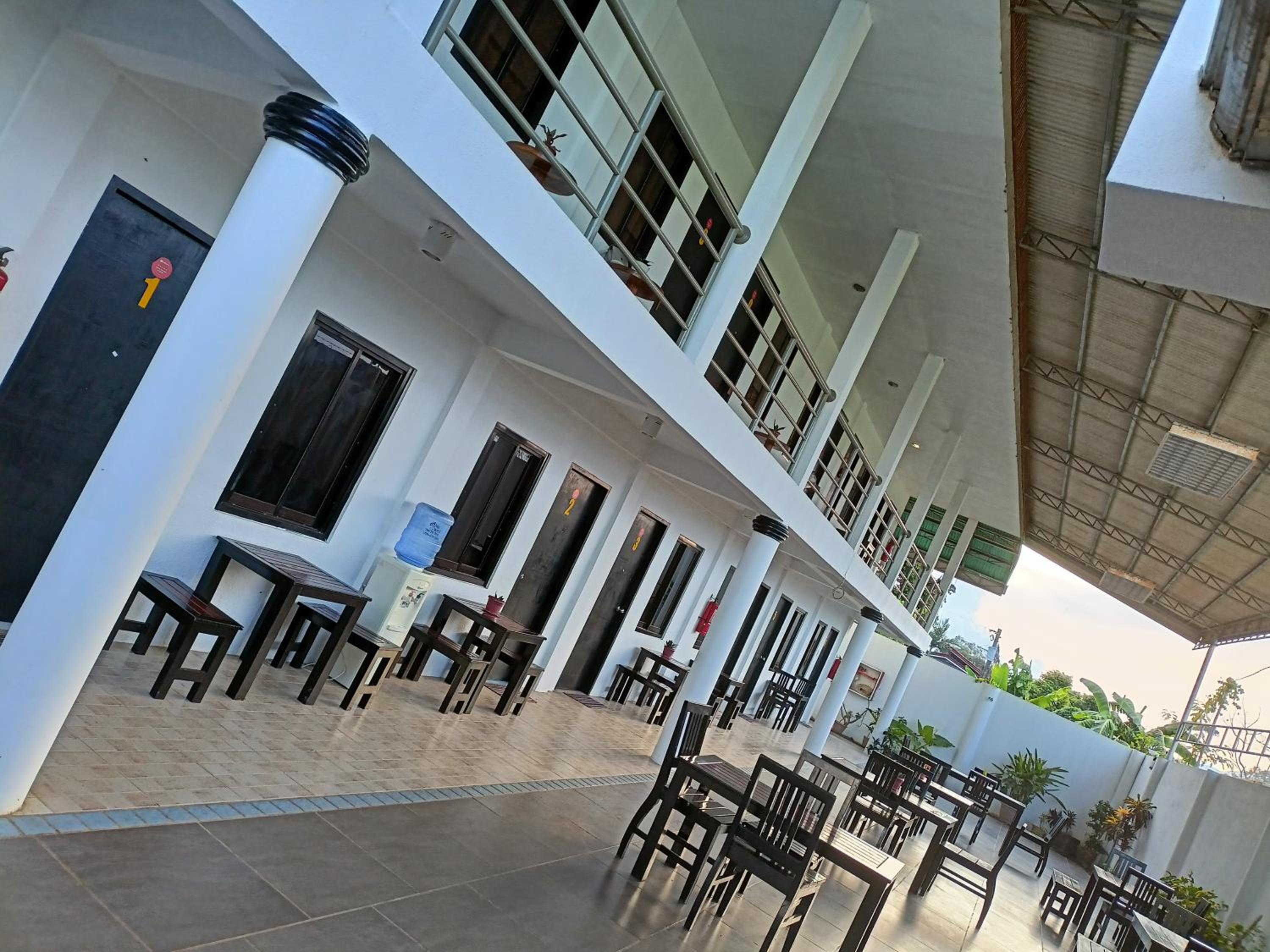 RedDoorz at Buena's Pension Palawan view 3