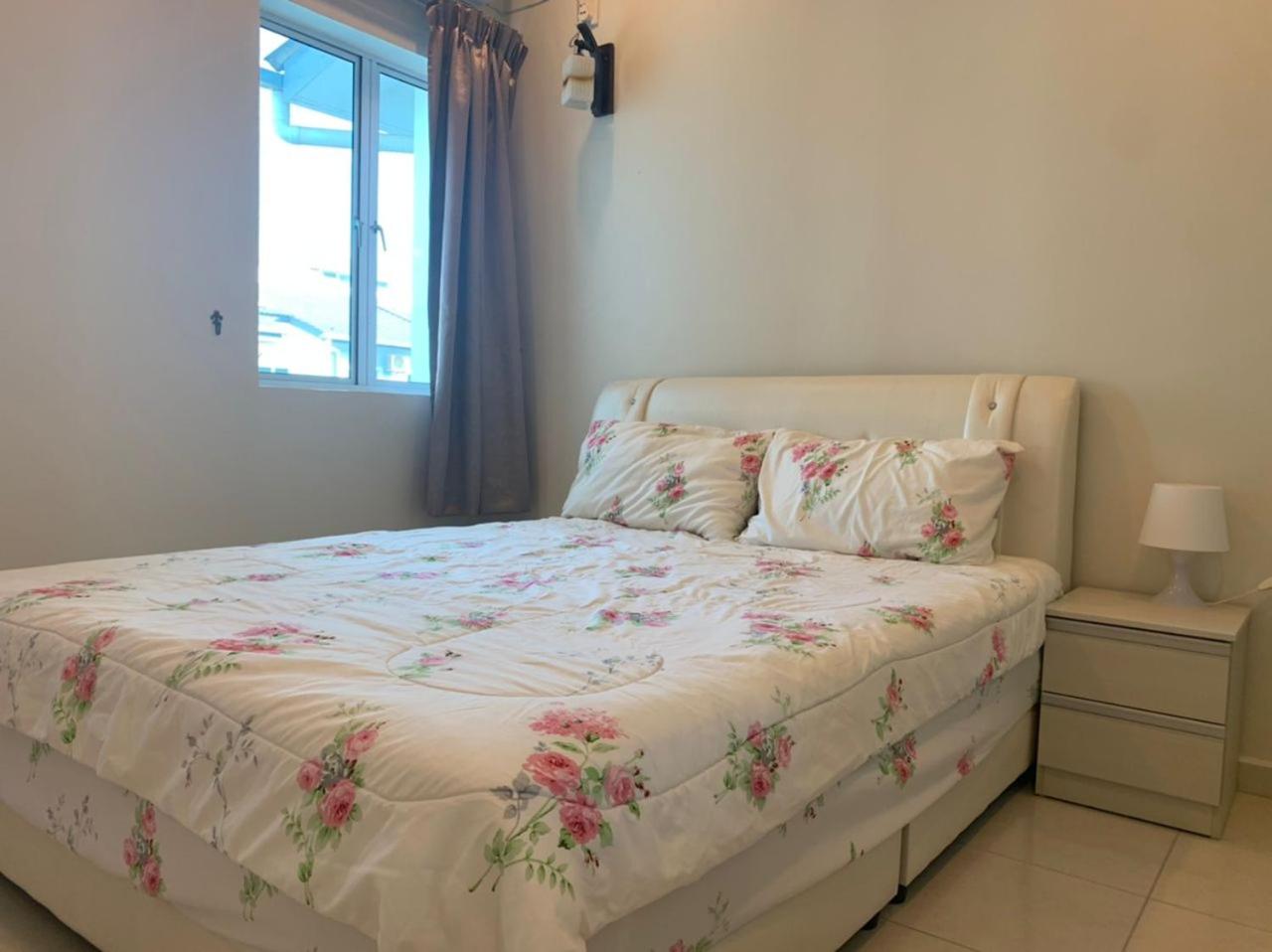 Omari - Tiara Bay Marina Island Lumut Homestay