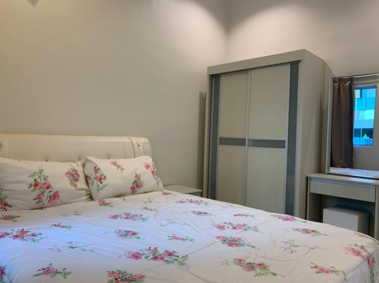 Omari - Tiara Bay Marina Island Lumut Homestay