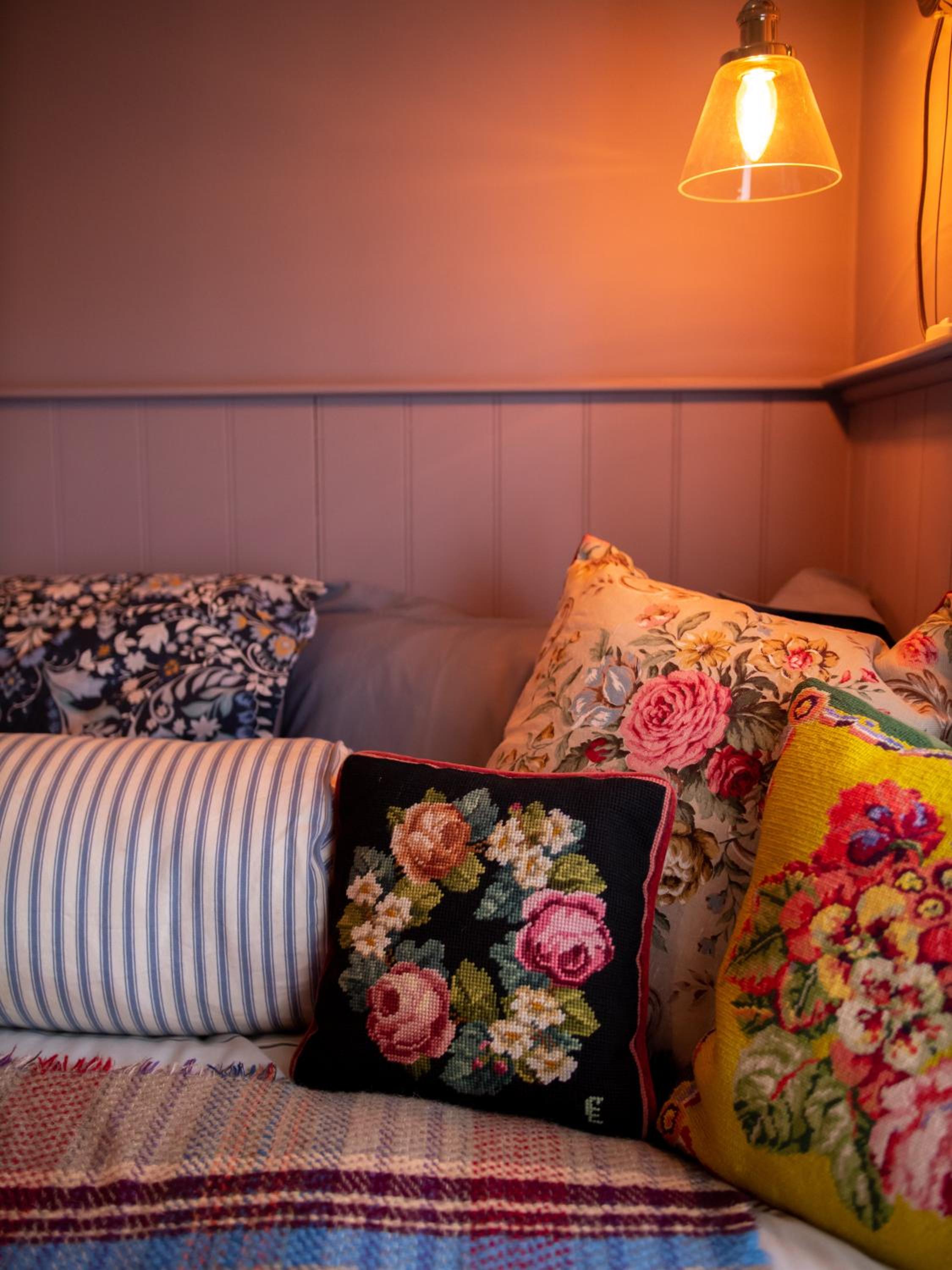 Cosy Cottage with Spa, Catering, Nature Reserve Walks, Large Garden, Free Parking - Self Checkin view 4