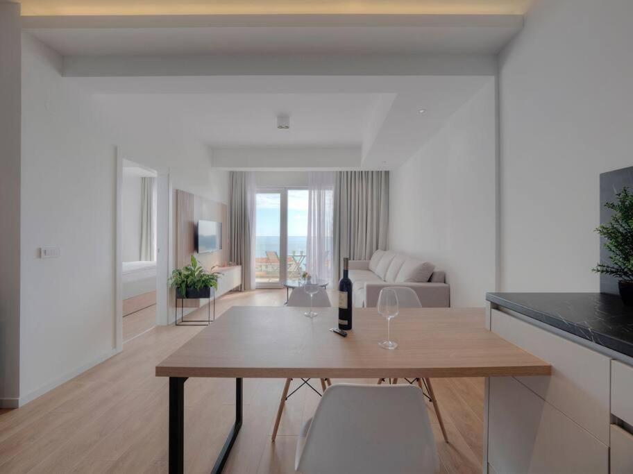 Lovely Partial Sea View one bedroom Flat in Horizon Residences A24 view 2