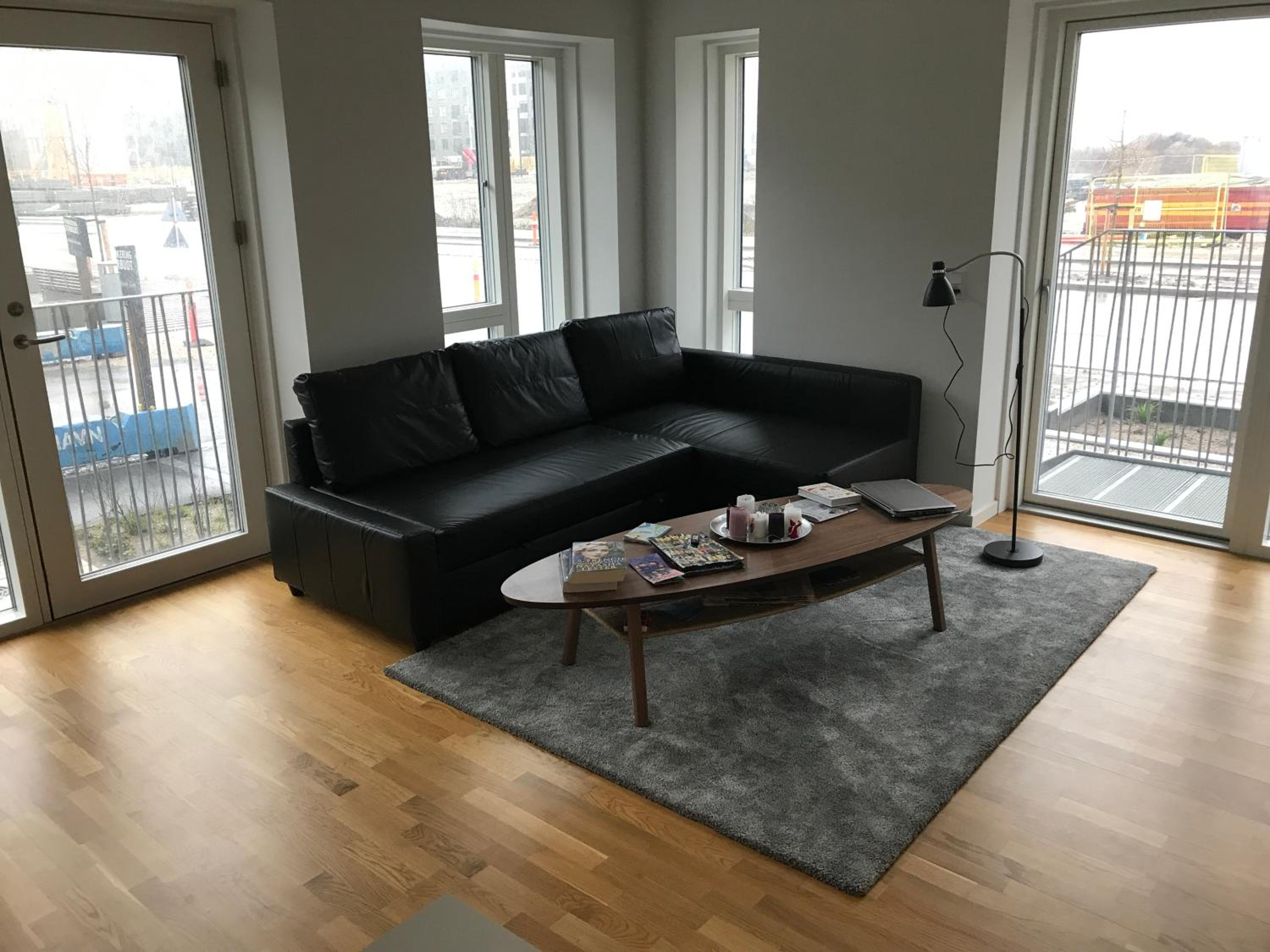 Big Room In SHARED APARTMENT With King Size Bed view 3