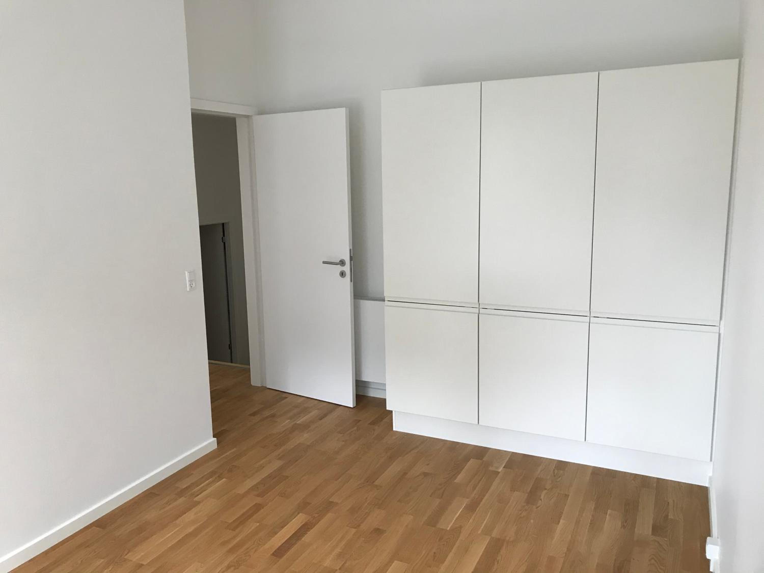 Big Room In SHARED APARTMENT With King Size Bed view 4
