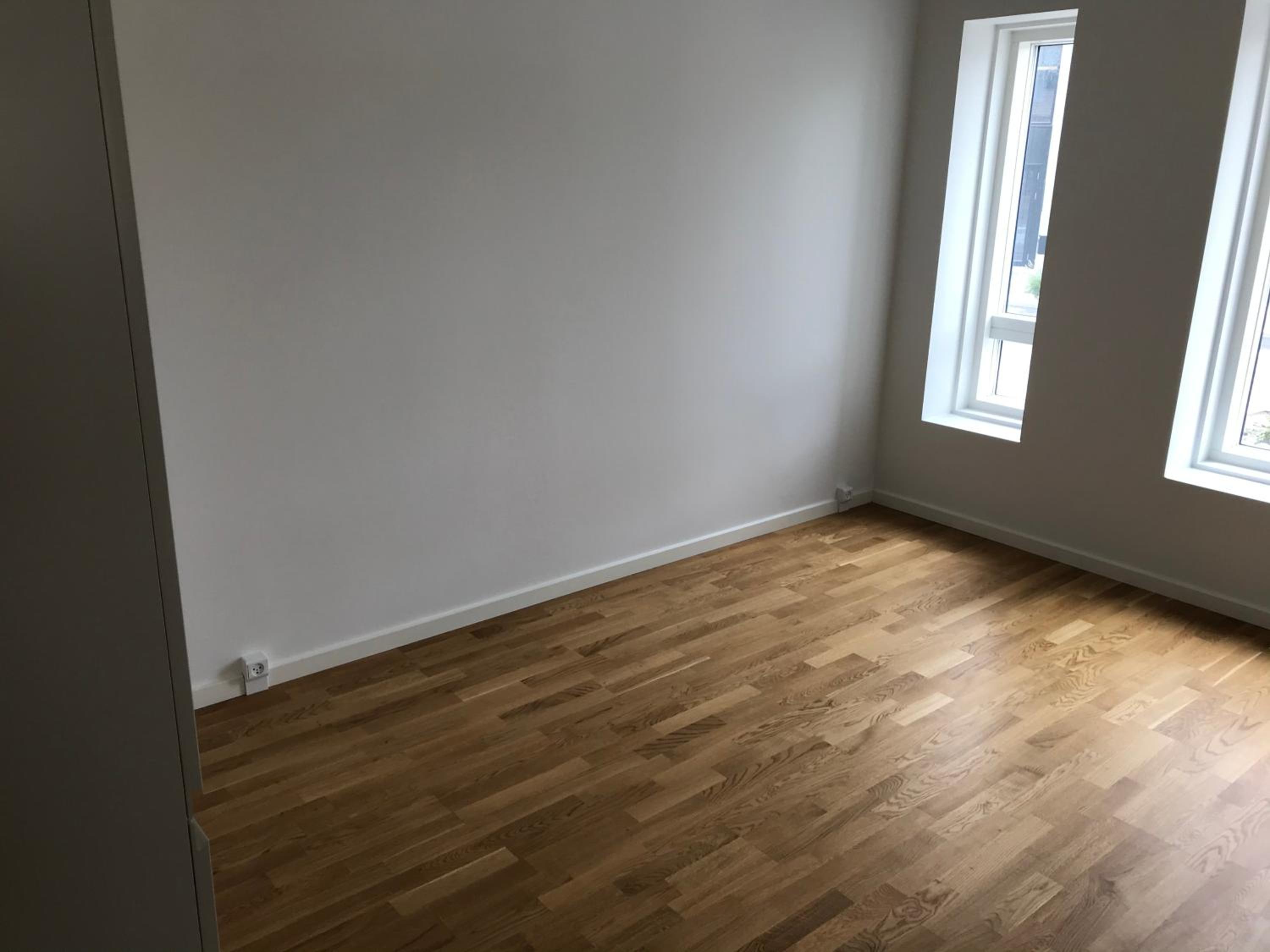 Big Room In SHARED APARTMENT With King Size Bed view 5